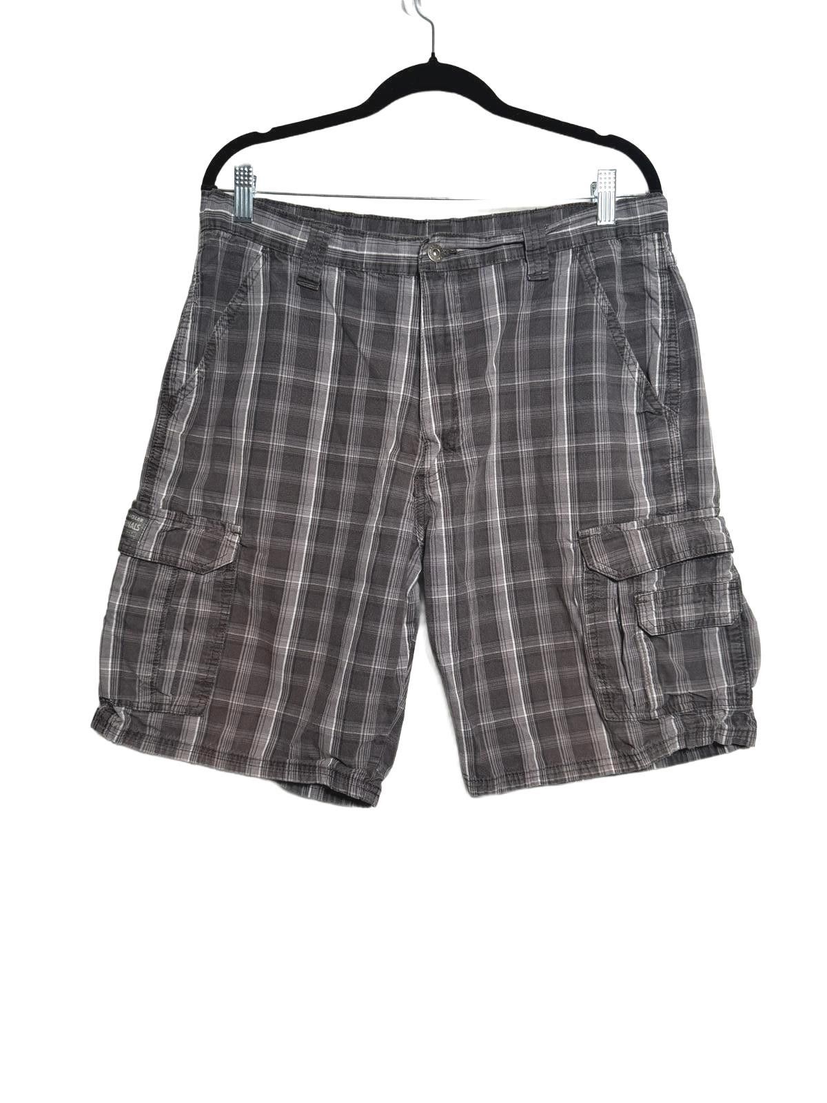 Wrangler Viintage Y2K Grunge Men black Plaid Cargo Shorts Size US 34 / EU 50 - 1 Thumbnail