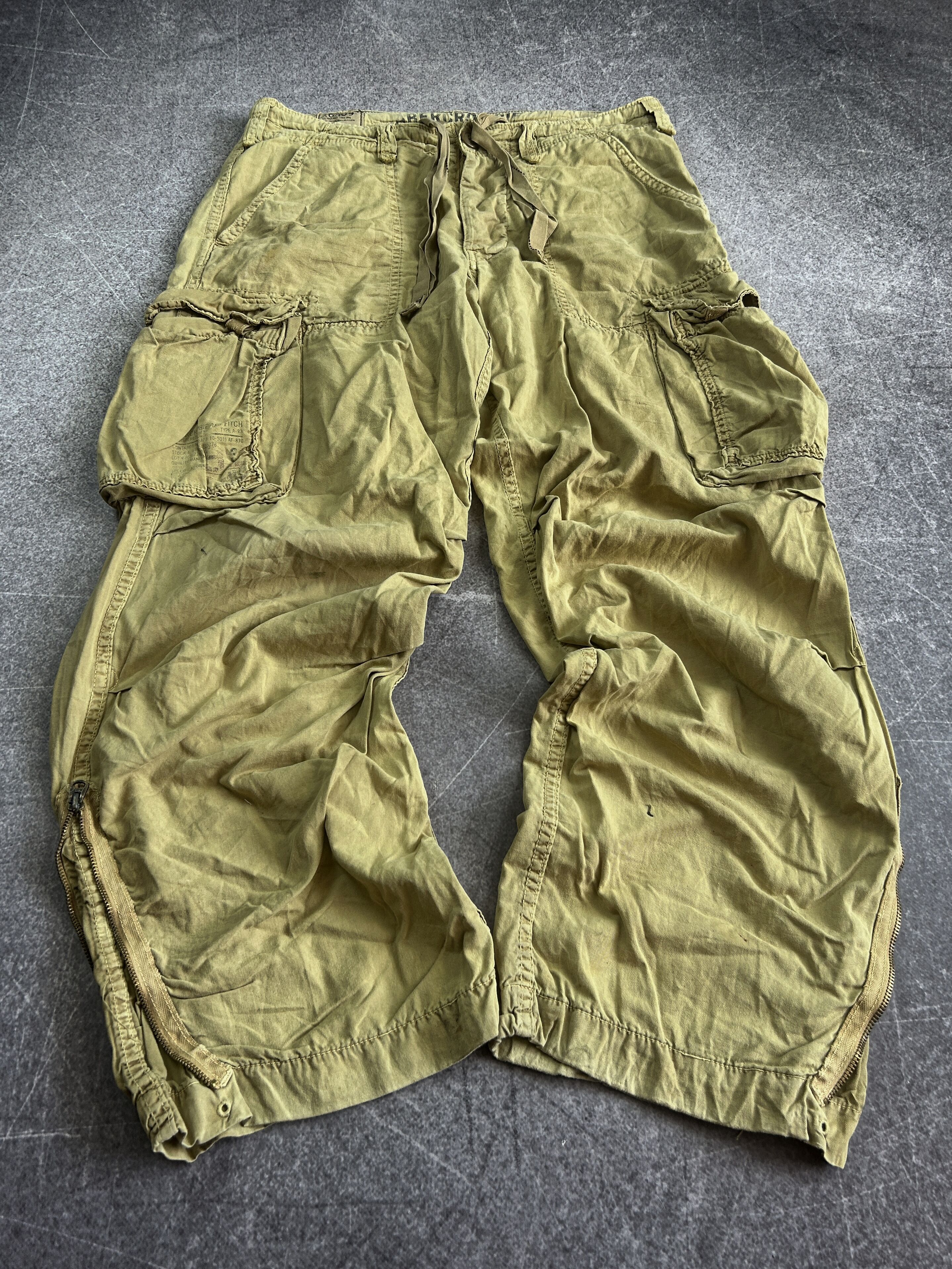 Japanese Brand Y2K Beige Cargo Pants Baggy Wide Leg Tactical Streetwear Fit Size US 32 / EU 48 - 1 Thumbnail