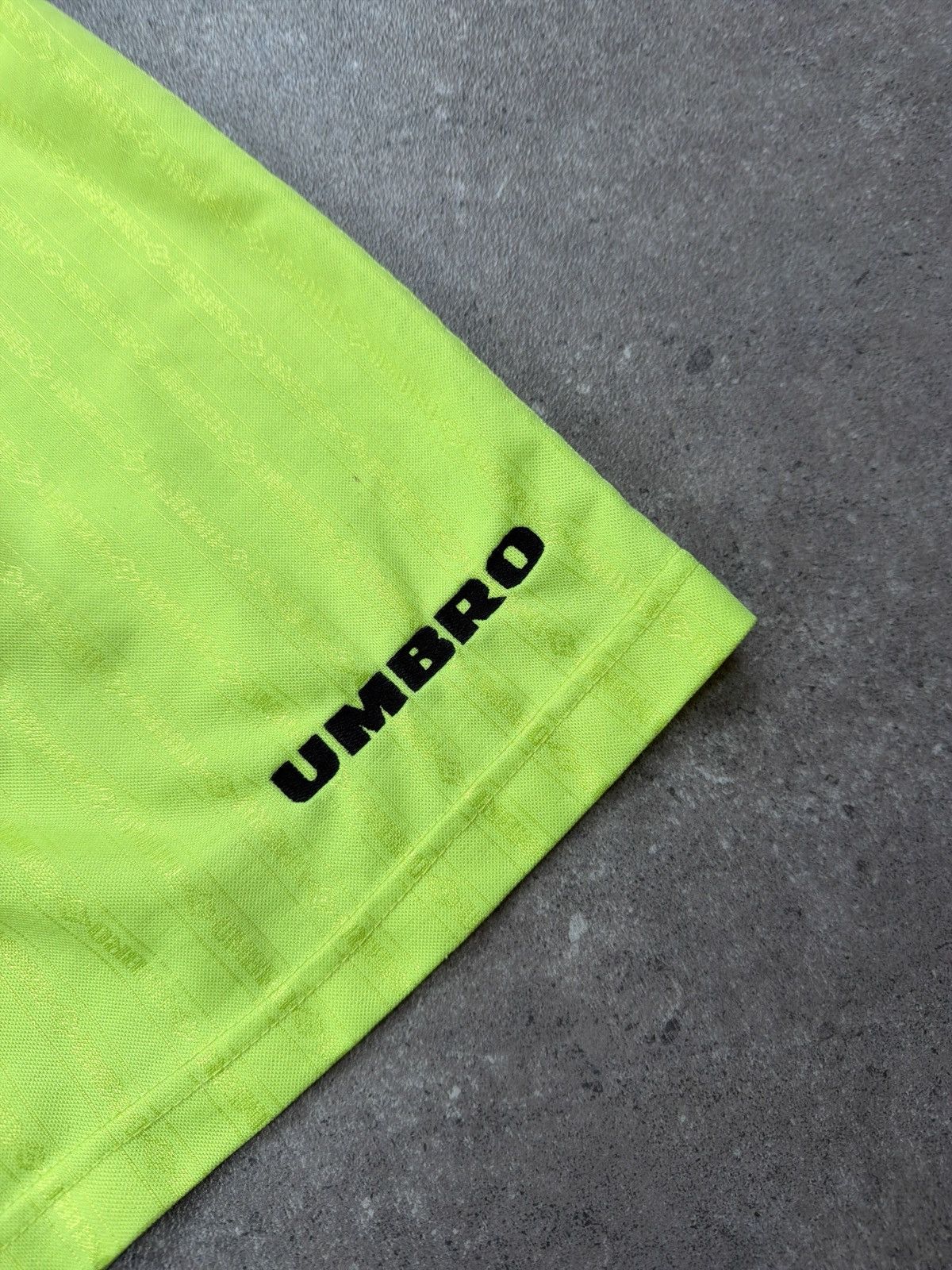 Umbro 90S Logo Striped Neon Yellow Football Shorts Size US 32 / EU 48 - 2 Thumbnail