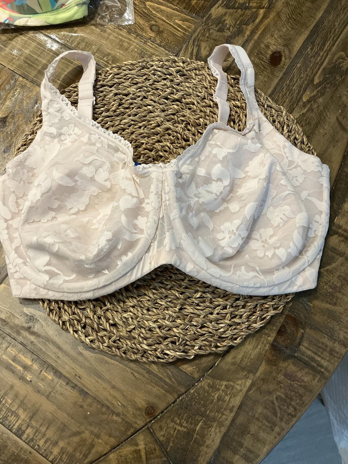Balenciaga NWT Bali Light Beige Floral Lace Underwire Bra Size ONE SIZE - 1 Thumbnail