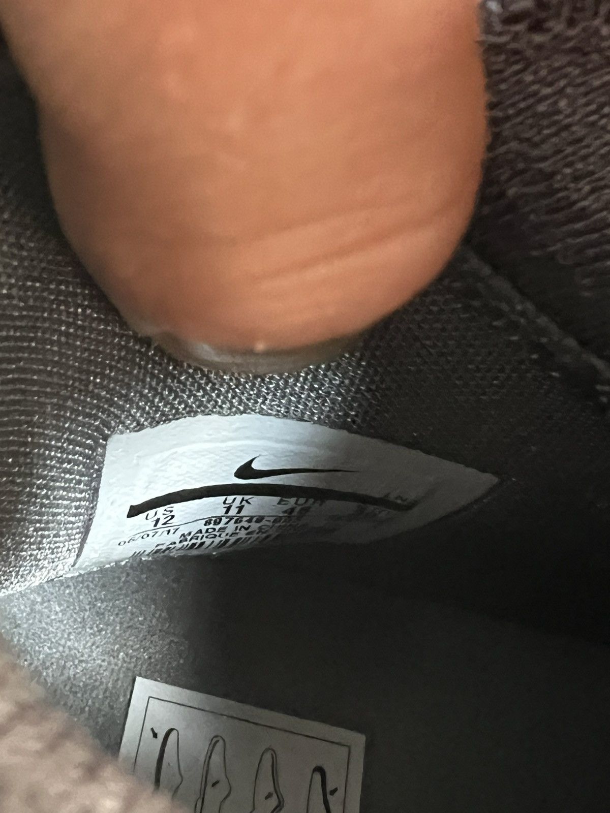 Nike Shoe’s Nike Lebron 15 City Series Size US 12 / EU 45 - 13 Thumbnail