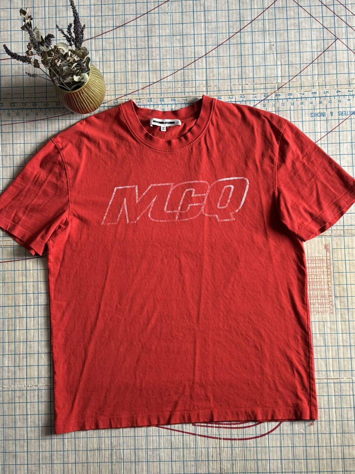 Alexander McQueen × MCQ McQ Alexander McQueen Spell Out Tee Red Size Large Size US L / EU 52-54 / 3 - 1 Thumbnail