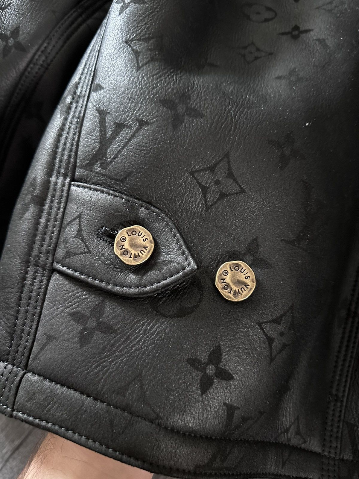 Louis Vuitton louis vuitton embossed monogram shearling jacket black Size US M / EU 48-50 / 2 - 5 Thumbnail