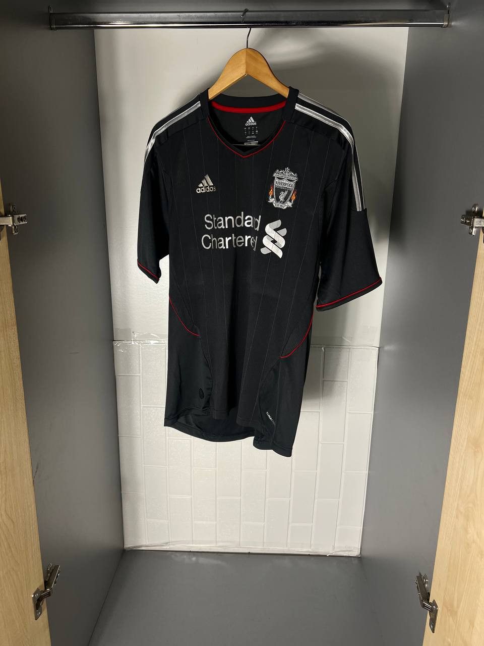Adidas VINTAGE ADIDAS FC LIVERPOOL ENGLAND SOCCER JERSEY RETRO Y2K Size US L / EU 52-54 / 3 - 2 Thumbnail