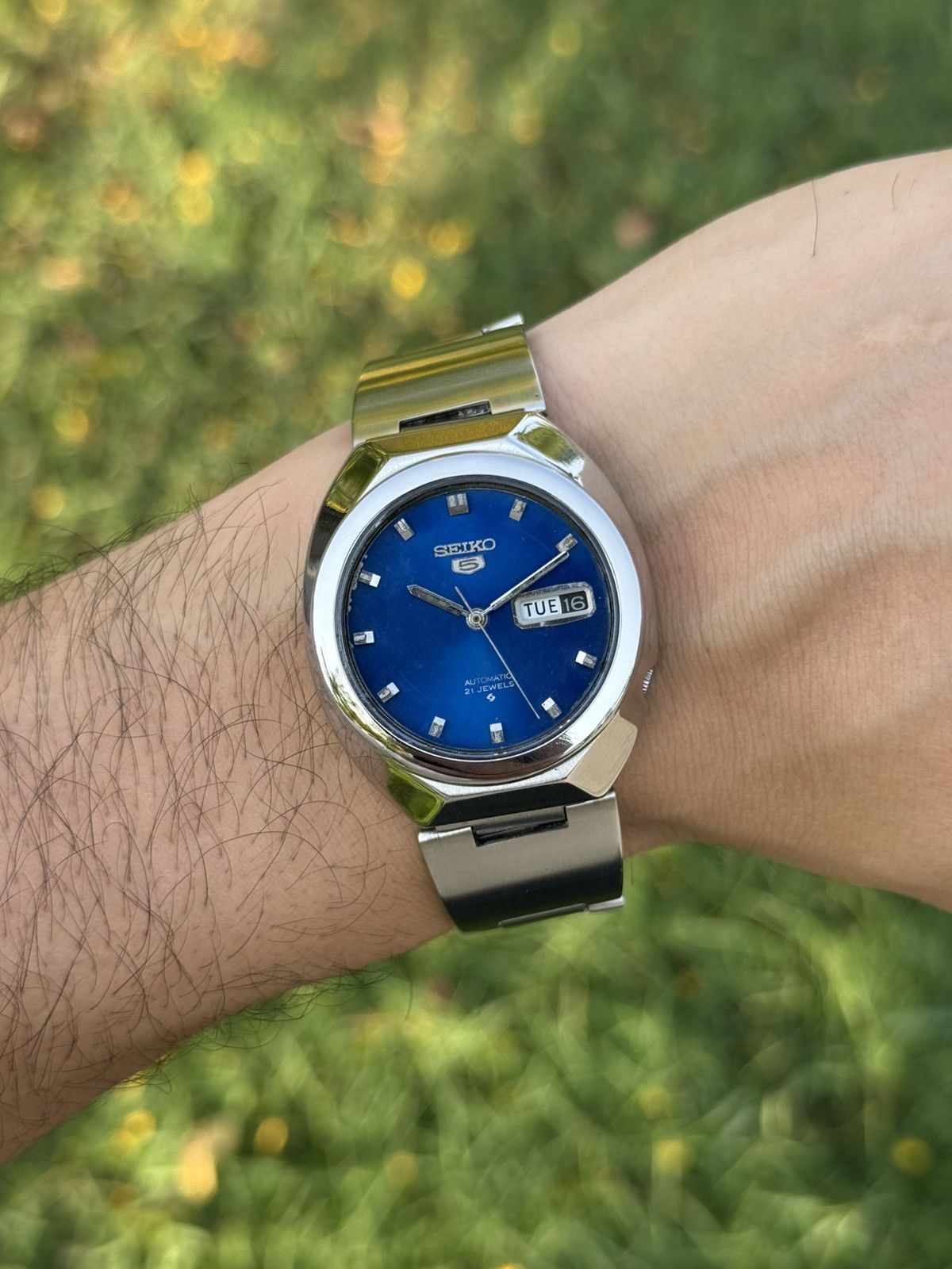 Seiko Vintage Seiko 5 Automatic Blue sunburst Dial day/date watch Size 36 - 22 Thumbnail