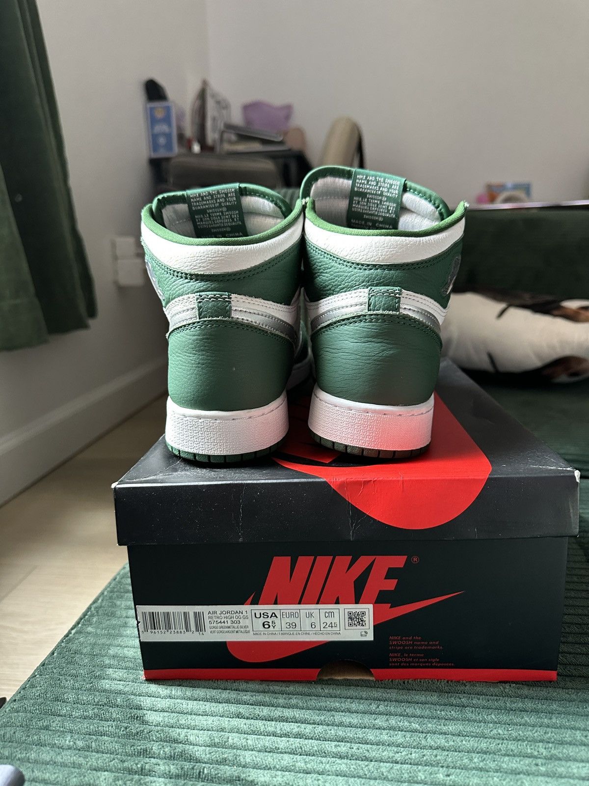 Jordan Brand × Nike Air Jordan 1 Retro George Green Size US 6.5 / EU 39-40 - 2 Thumbnail
