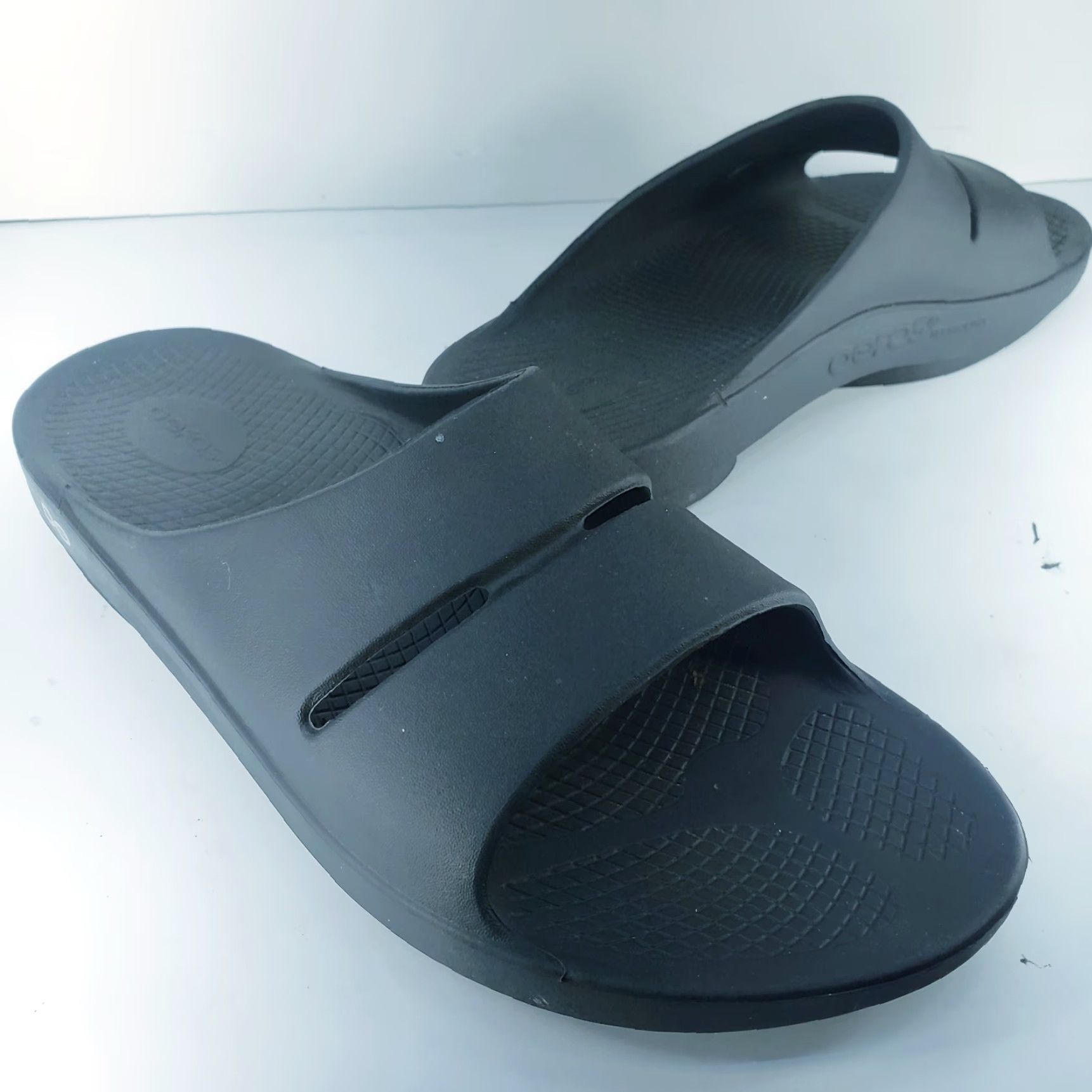 Vintage OOFOS Men's OOahh Slide Black 13 Casual Sandal Cushy Comfort Recovery Rubber Upper Mens Shoes Size ONE SIZE - 3 Thumbnail