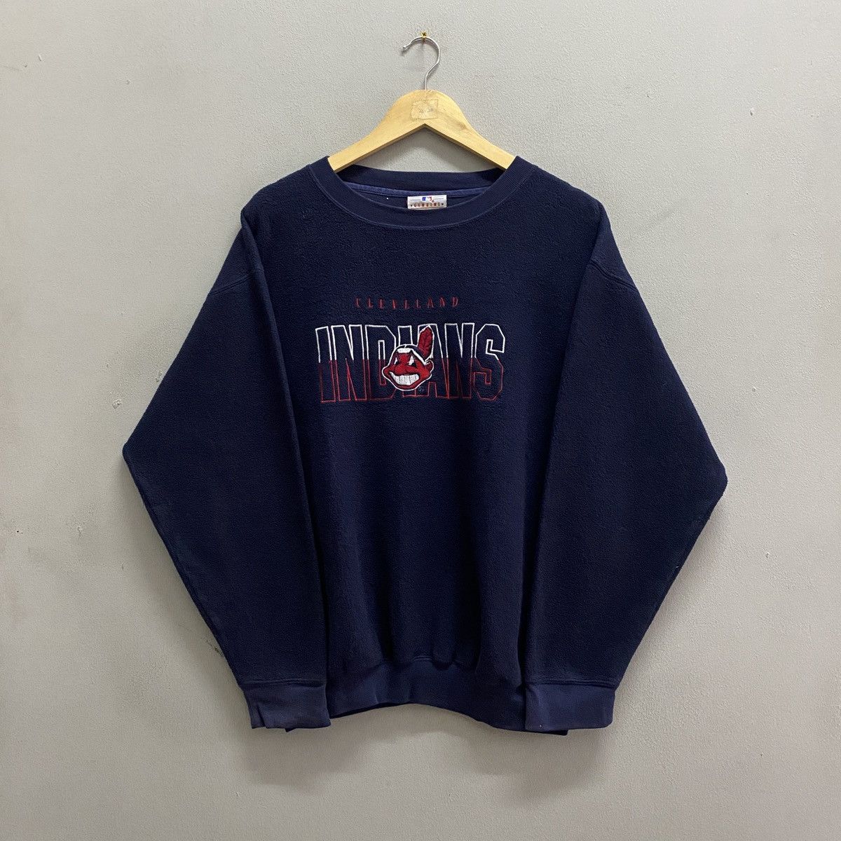 Vintage Vintage 90's Cleveland Indians Embroidered Logo Sweatshirt Size US L / EU 52-54 / 3 - 1 Thumbnail