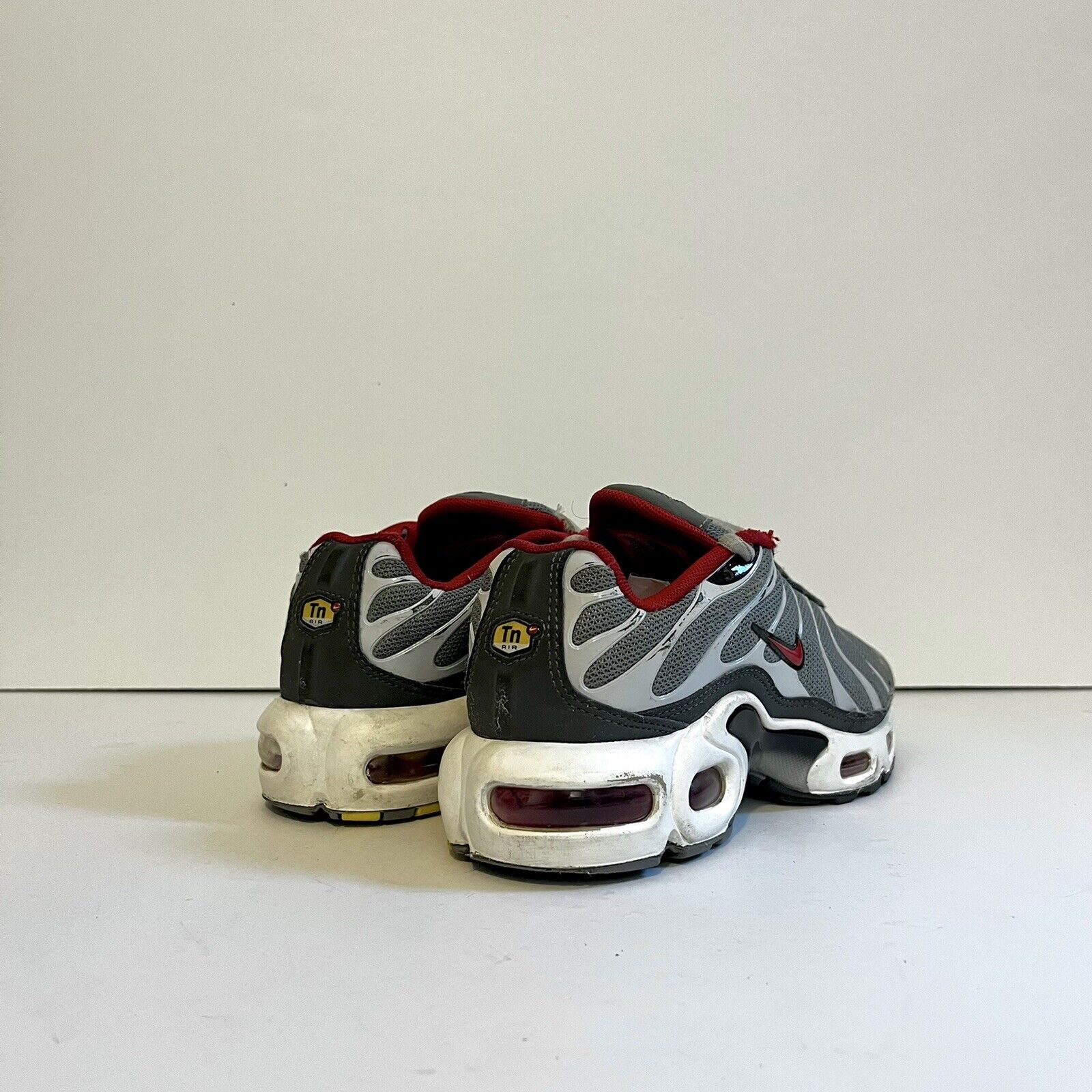 Nike 2019 Nike Air Max Plus TN GS Grey Red CD0609-005 Rare Sz 4Y Size US 5.5 / IT 35.5 - 4 Thumbnail