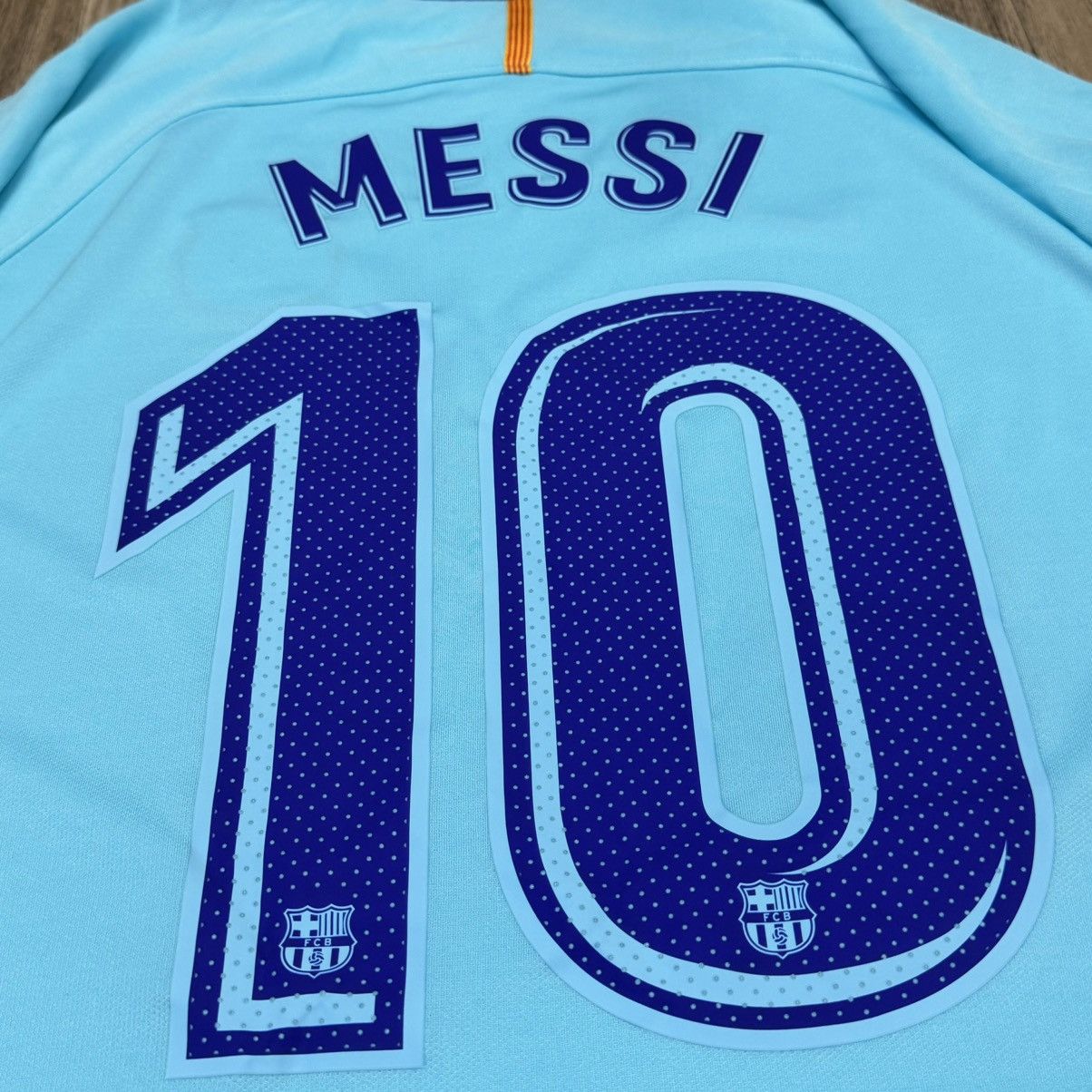 Nike (Youth size) Barcelona 17/18 away shirt #10 Messi (bnwt) Size US XS / EU 42 / 0 - 6 Thumbnail