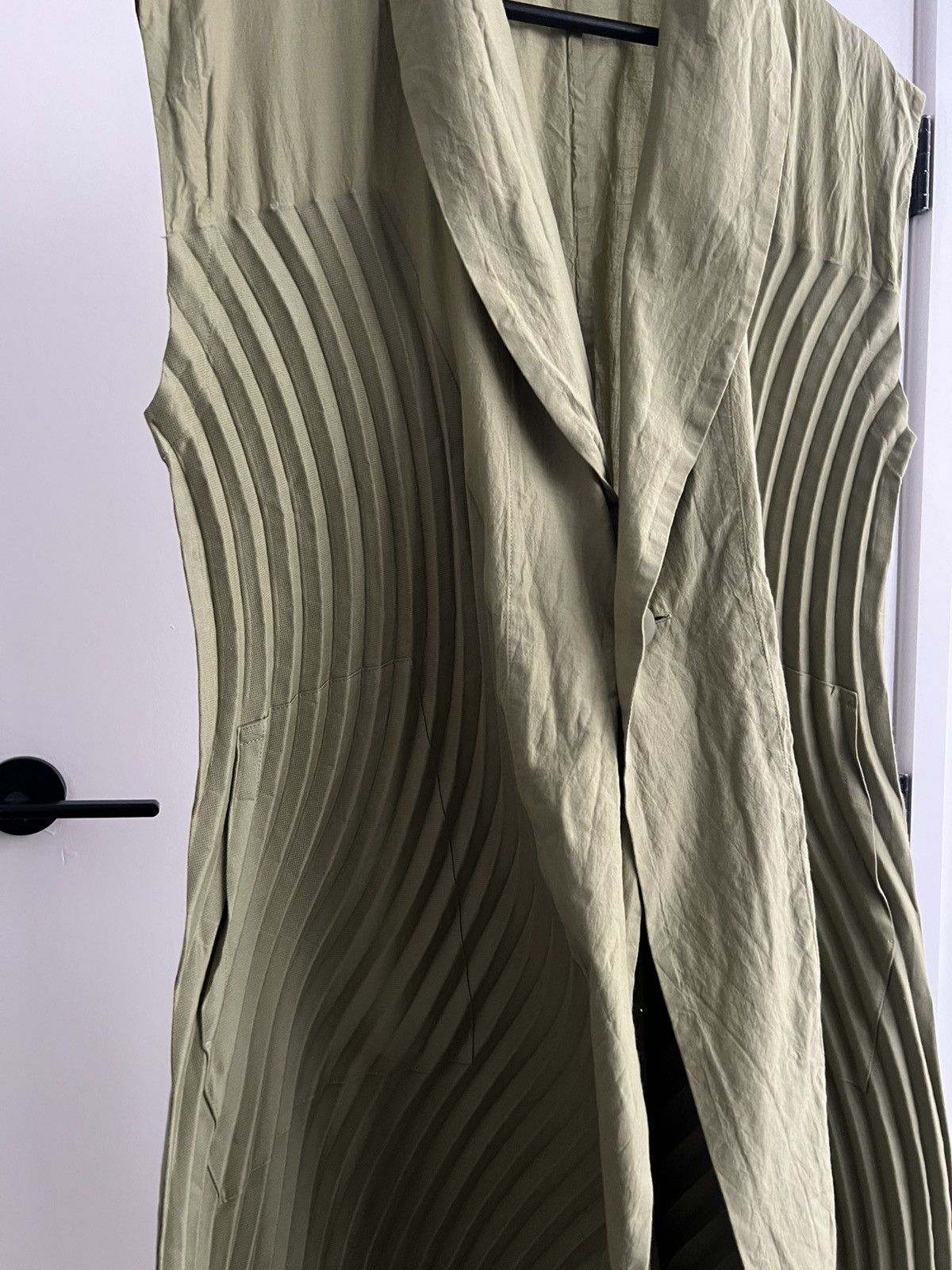 Issey Miyake Sleeveless Pleated Coat Size M / US 6-8 / IT 42-44 - 2 Thumbnail