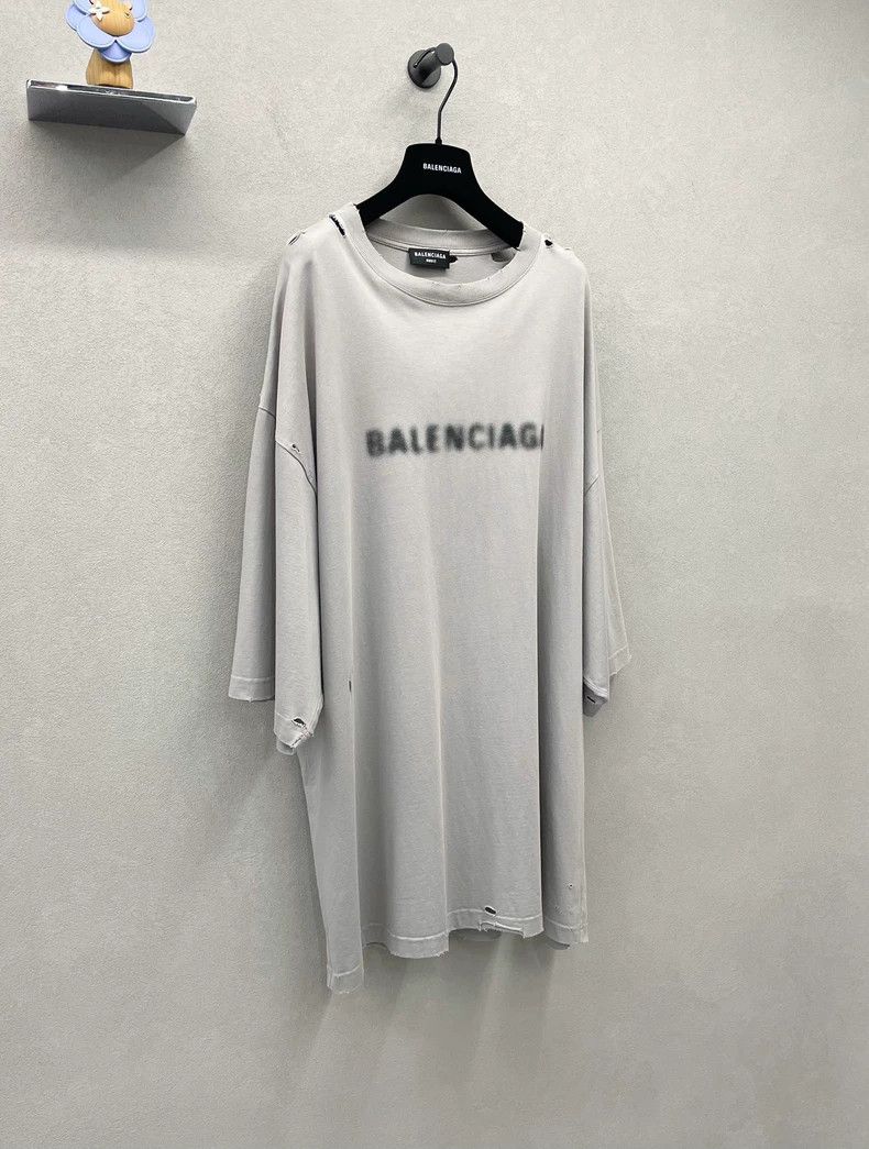Balenciaga Balenciaga Grey short sleeve with holes Size US L / EU 52-54 / 3 - 3 Thumbnail