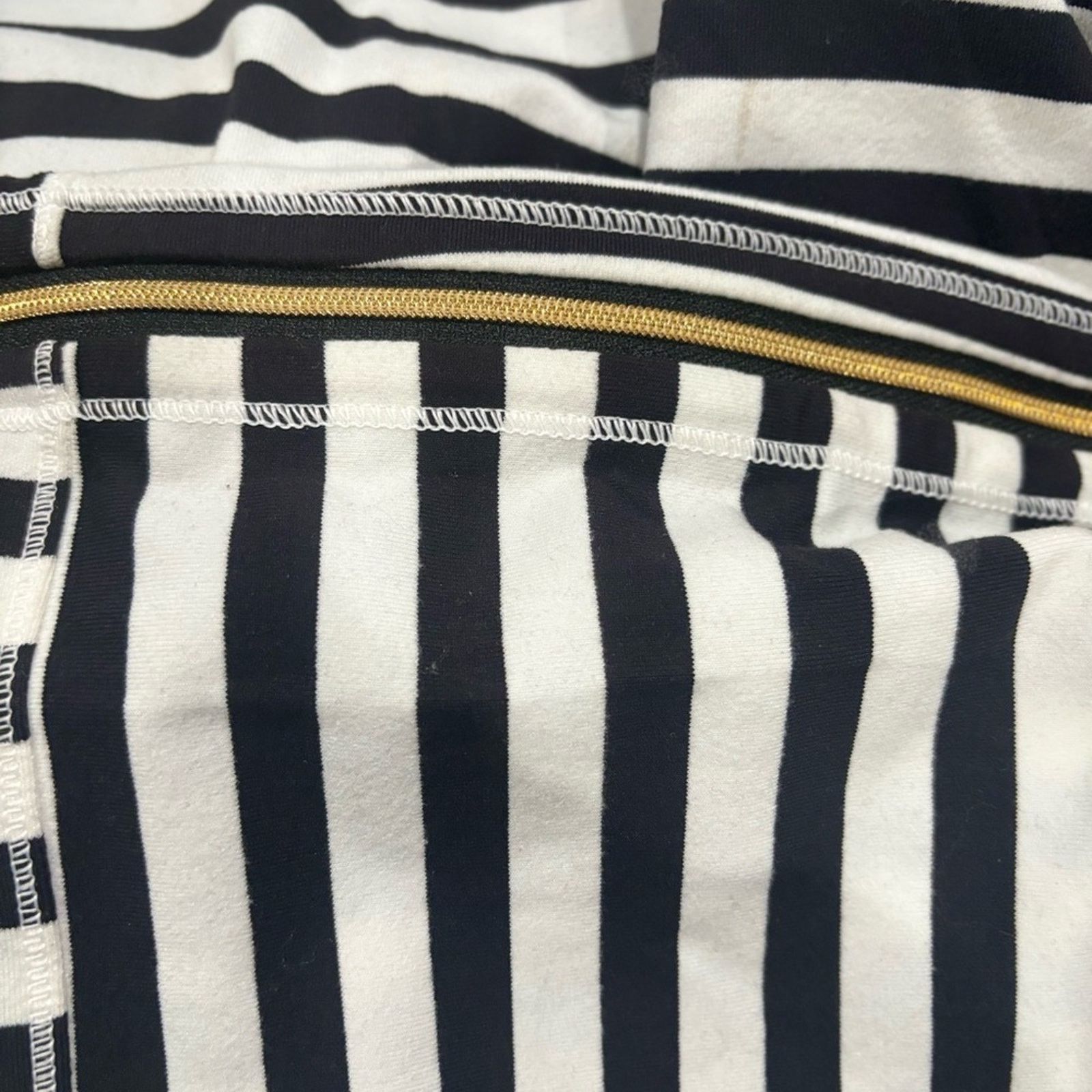 Lululemon LULULEMON Vinyasa Scarf *Zips Apex Stripe Black White Size ONE SIZE - 7 Thumbnail