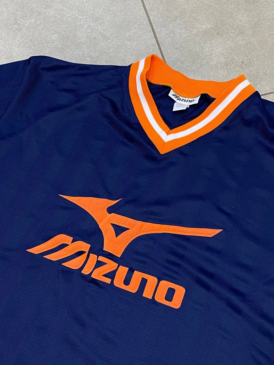 Mizuno Vintage Mizuno 90s Big Logo V-Neck Jersey T-Shirt Size US M / EU 48-50 / 2 - 6 Thumbnail