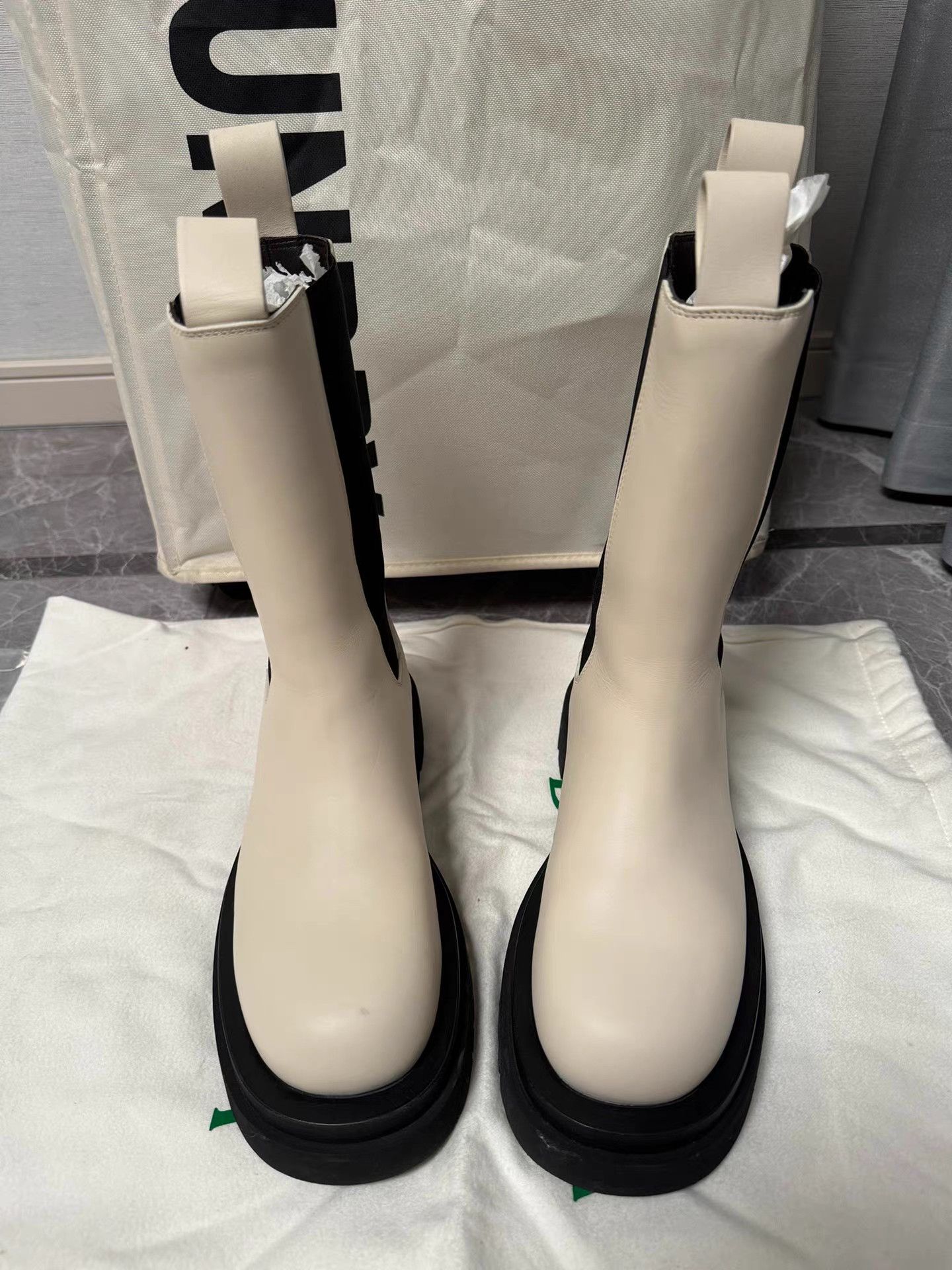 Bottega Veneta Bottega Veneta White & Black Platform Chelsea Boots K6 Size US 6 / IT 36 - 9 Thumbnail