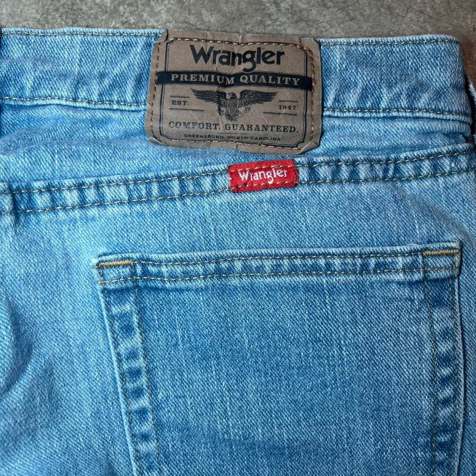 Wrangler Wrangler Light Stonewash Straight Denim Men’s Blue Jeans Size US 32 / EU 48 - 2 Thumbnail