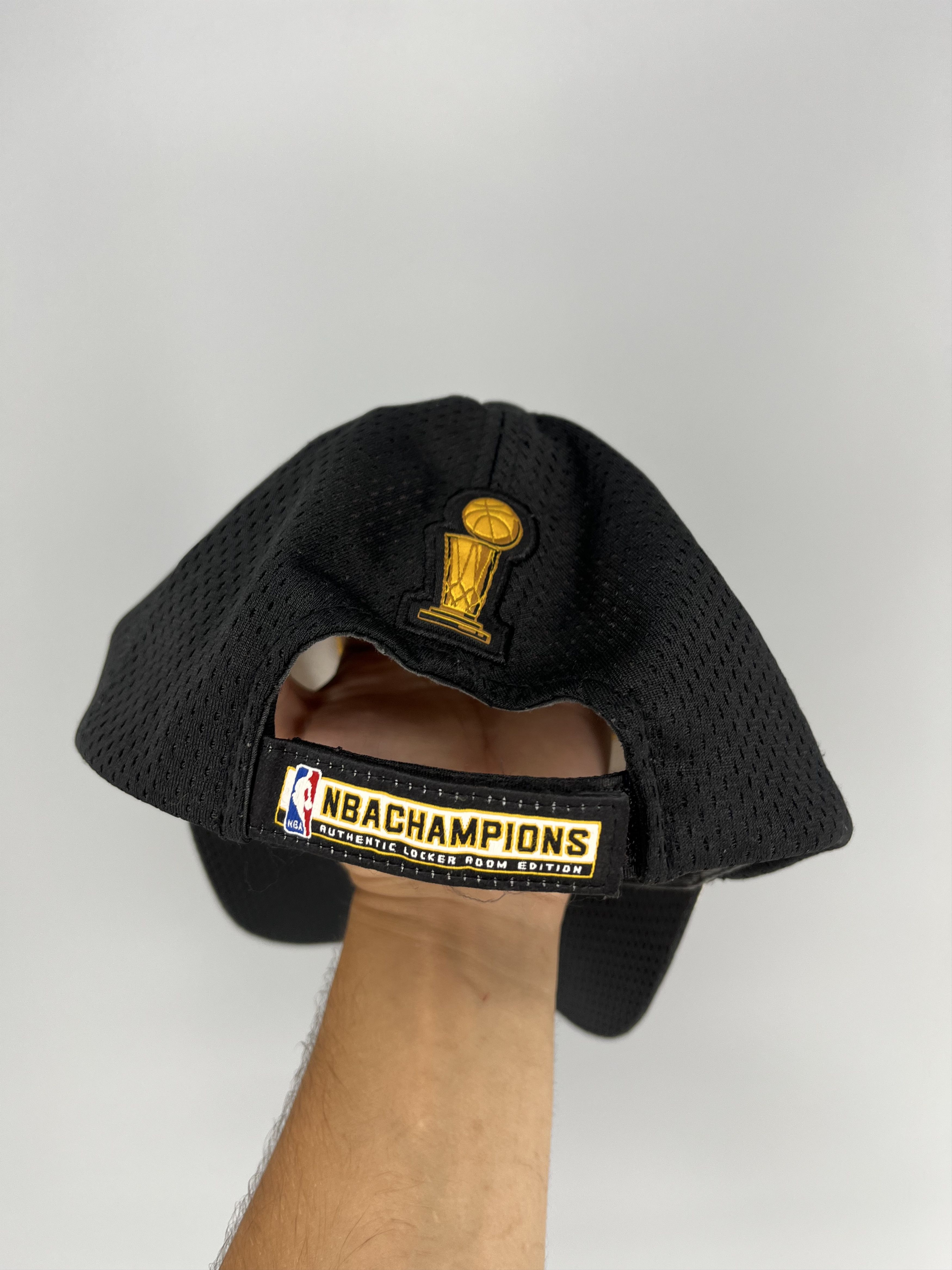 NBA 2004 NBA CHAMPIONS Final Celtics Velcro back hat Reebok Size ONE SIZE - 2 Thumbnail