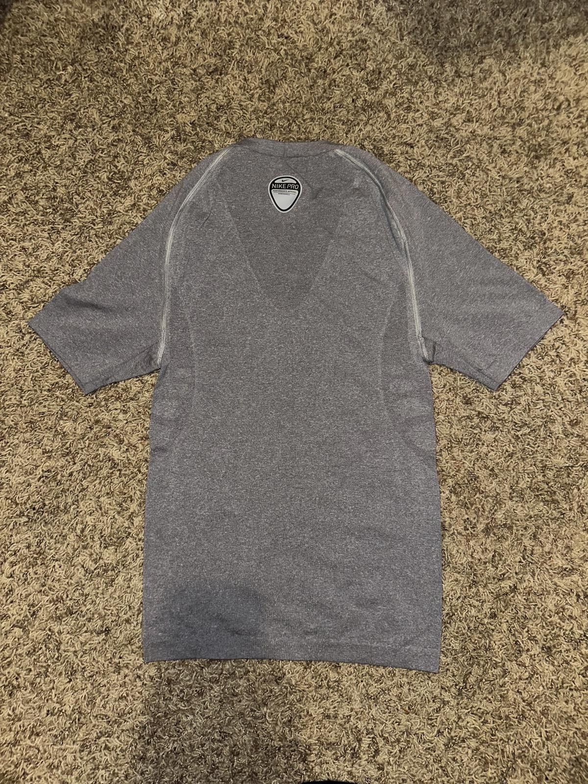 Nike Nike Men’s Pro Compression Seamless Grey Short Sleeve Shirt Size US XL / EU 56 / 4 - 5 Thumbnail