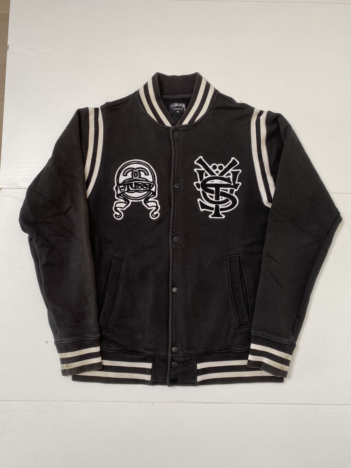 Stussy Stüssy sweatshirt, size M, black, with patch, used, Size US M / EU 48-50 / 2 - 1 Thumbnail