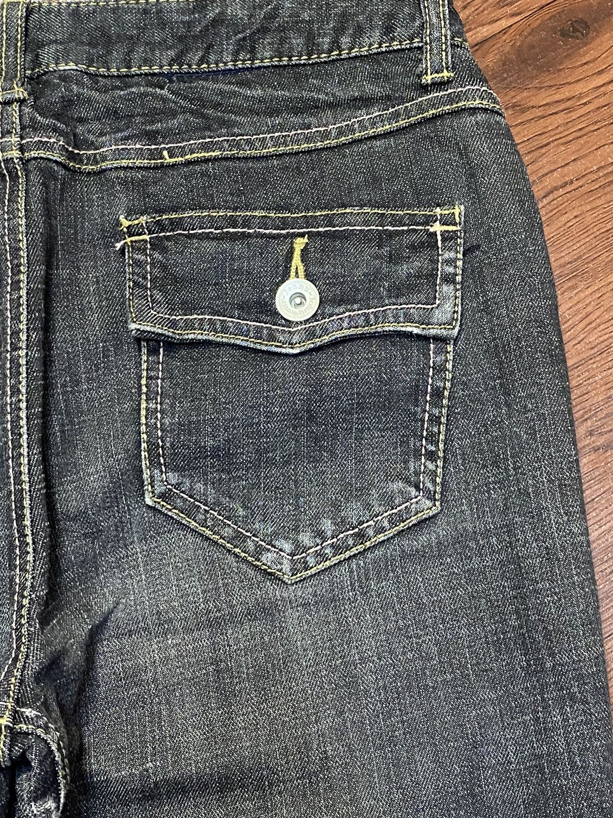 Japanese Brand Vintage Japanese Brands Blue Wash Embroidered Flare Jeans Size 28" / US 6 / IT 42 - 6 Thumbnail