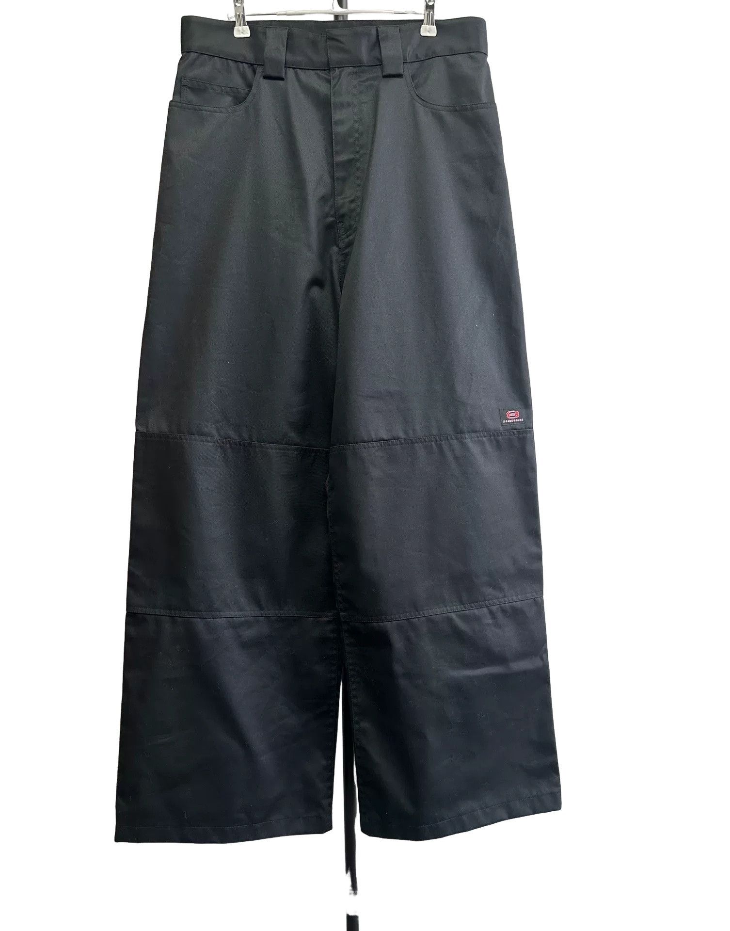 Balenciaga Balenciaga Logo Patch Twill Cargo Pants M Size US 32 / EU 48 - 1 Thumbnail