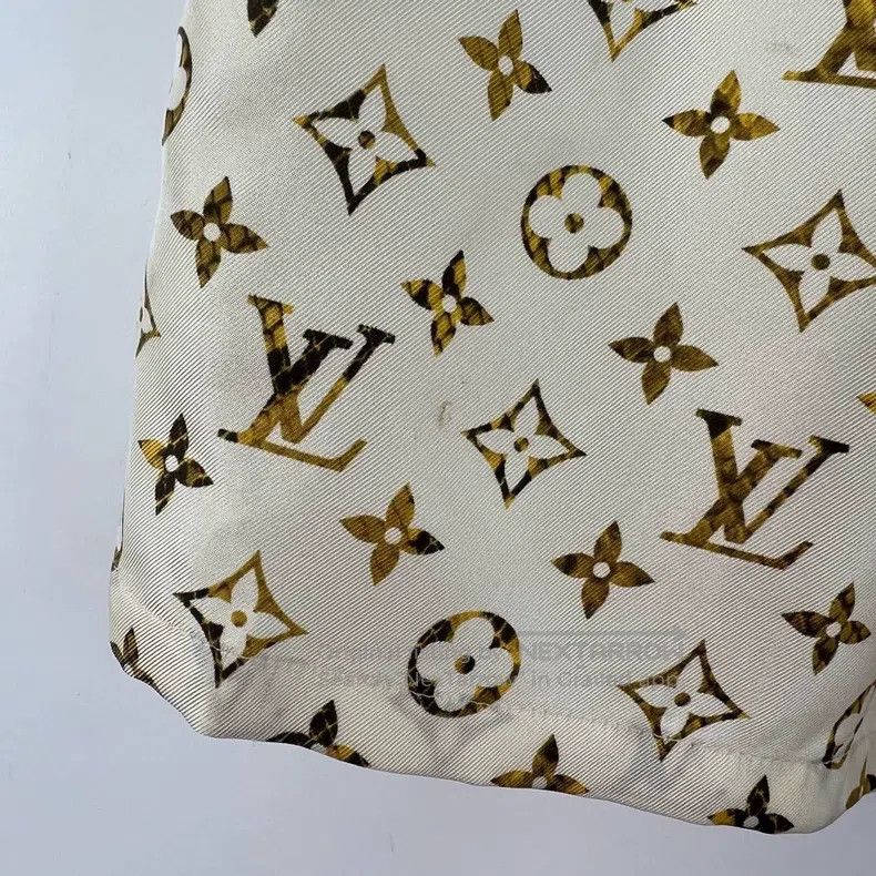 Louis Vuitton Louis Vuitton Presbytage printed silk shorts Size US 40 / EU 56 - 6 Thumbnail
