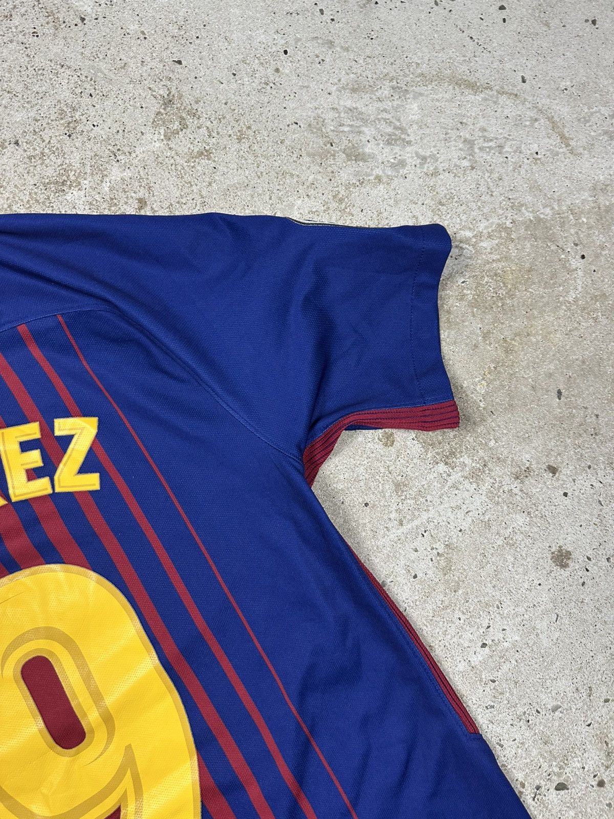Nike Nike x FC Barcelona 2017/2018 Home Suarez #9 Jersey Size US S / EU 44-46 / 1 - 20 Thumbnail