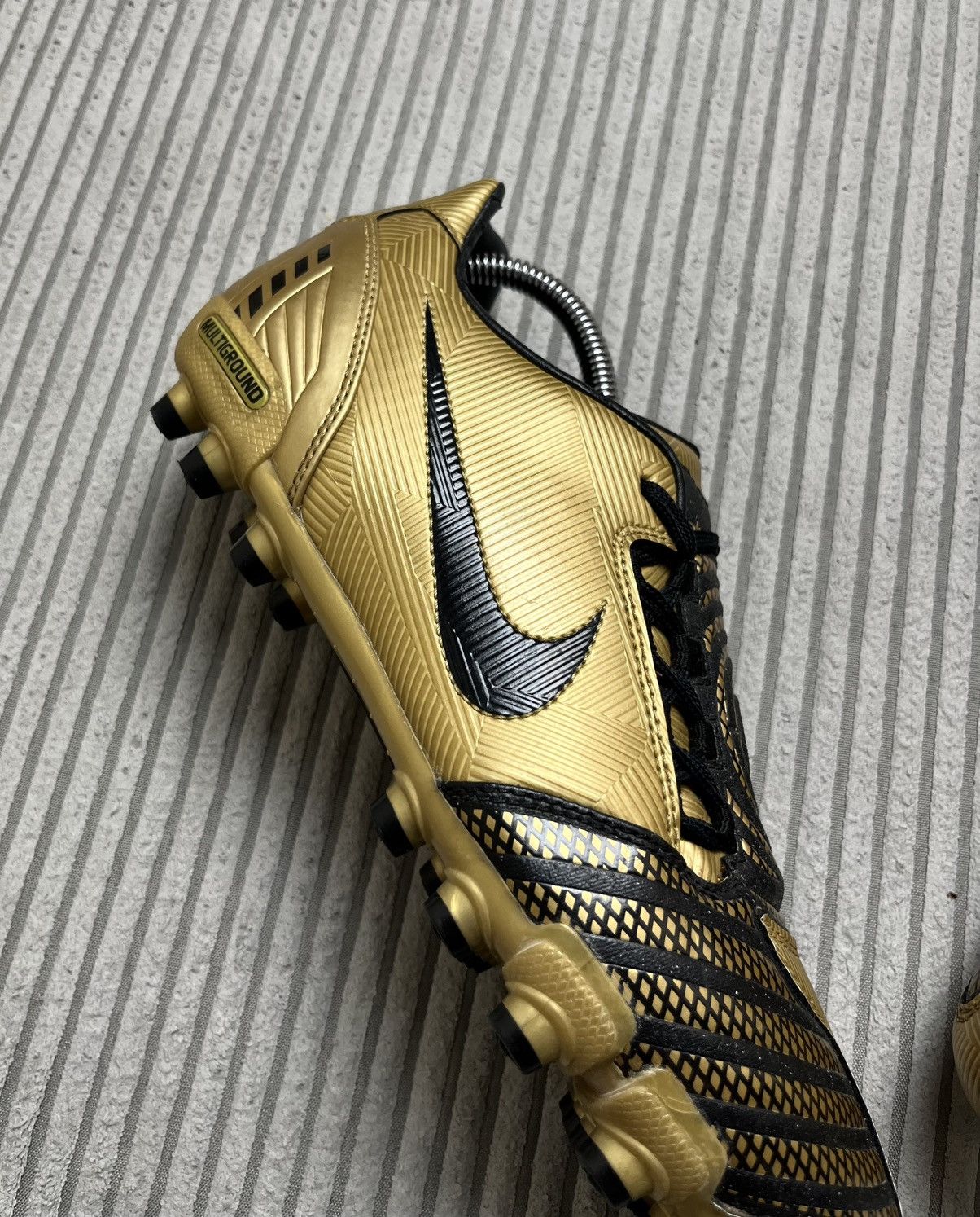 Nike Hype Nike Total 90 Shoot II MG Gold Football Cleats 00s Size US 9.5 / EU 42-43 - 2 Thumbnail