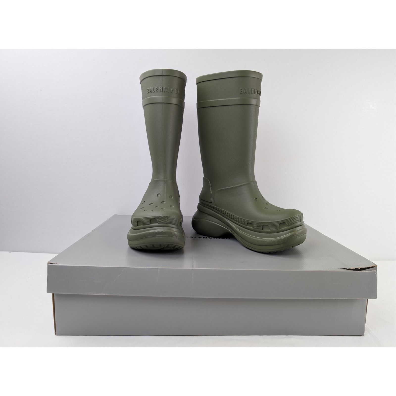 Balenciaga o1rshd1 Rubber Crocs Boot in Army Green Size US 11 / EU 44 - 1 Thumbnail