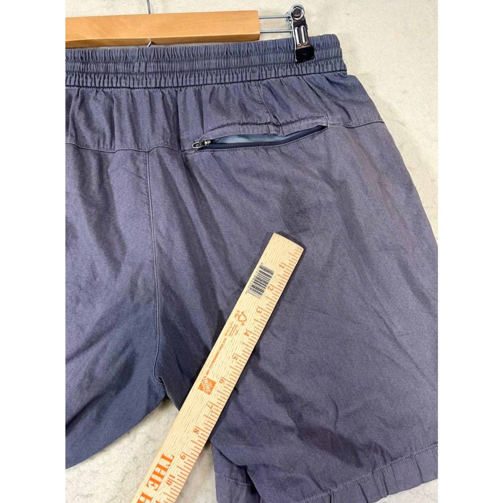 Lululemon Lululemon Linerless Shorts Gray Men’s Medium Athletic Drawstring Inseam 7 in Cross Training Gym Running Lightweight Size US 31 - 6 Thumbnail