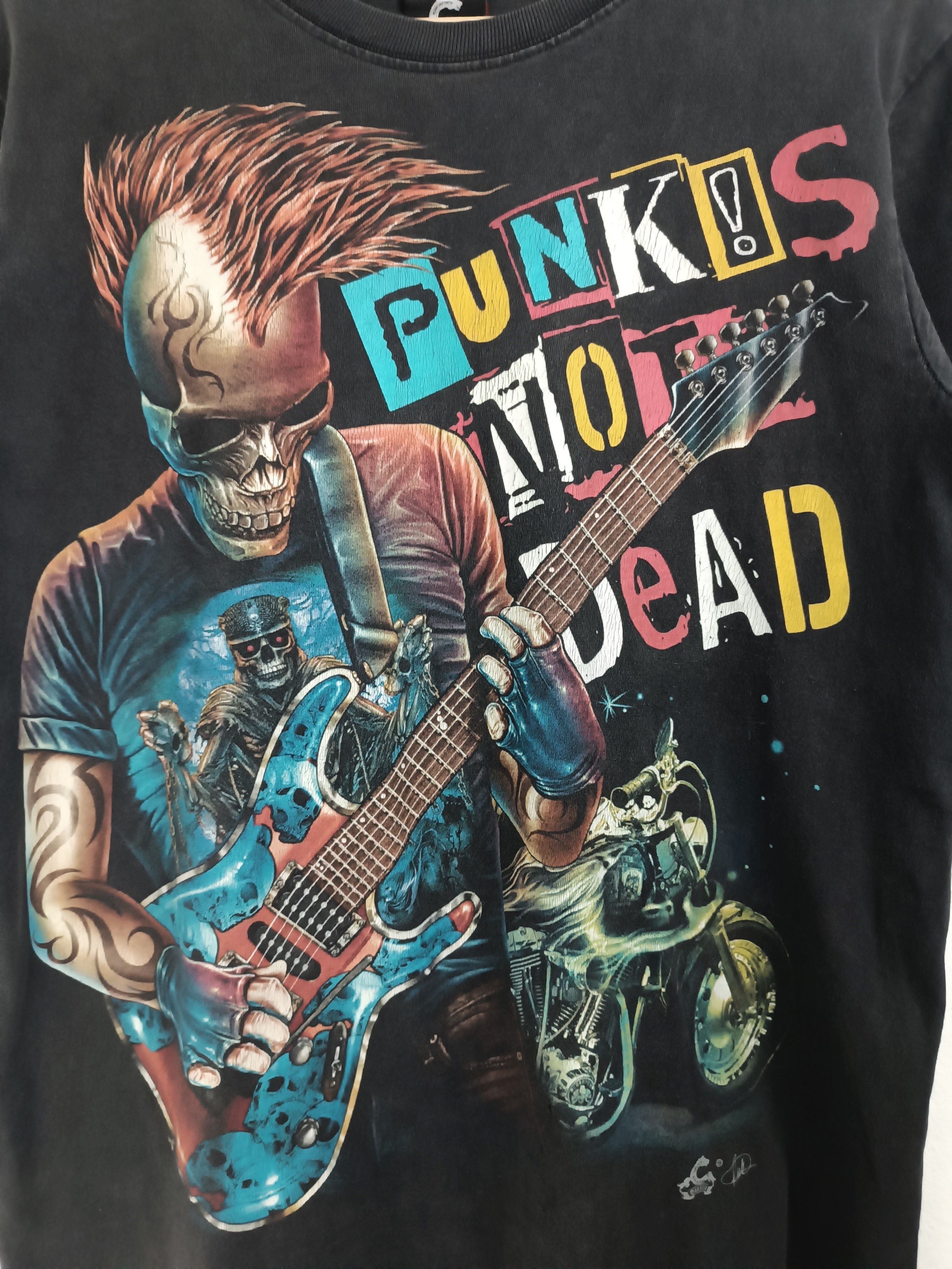 Band Tees VINTAGE Y2K PUNKS NOT DEAD GUITAR MOHAWK SEDITIONARIES TEE Size US S / EU 44-46 / 1 - 14 Thumbnail