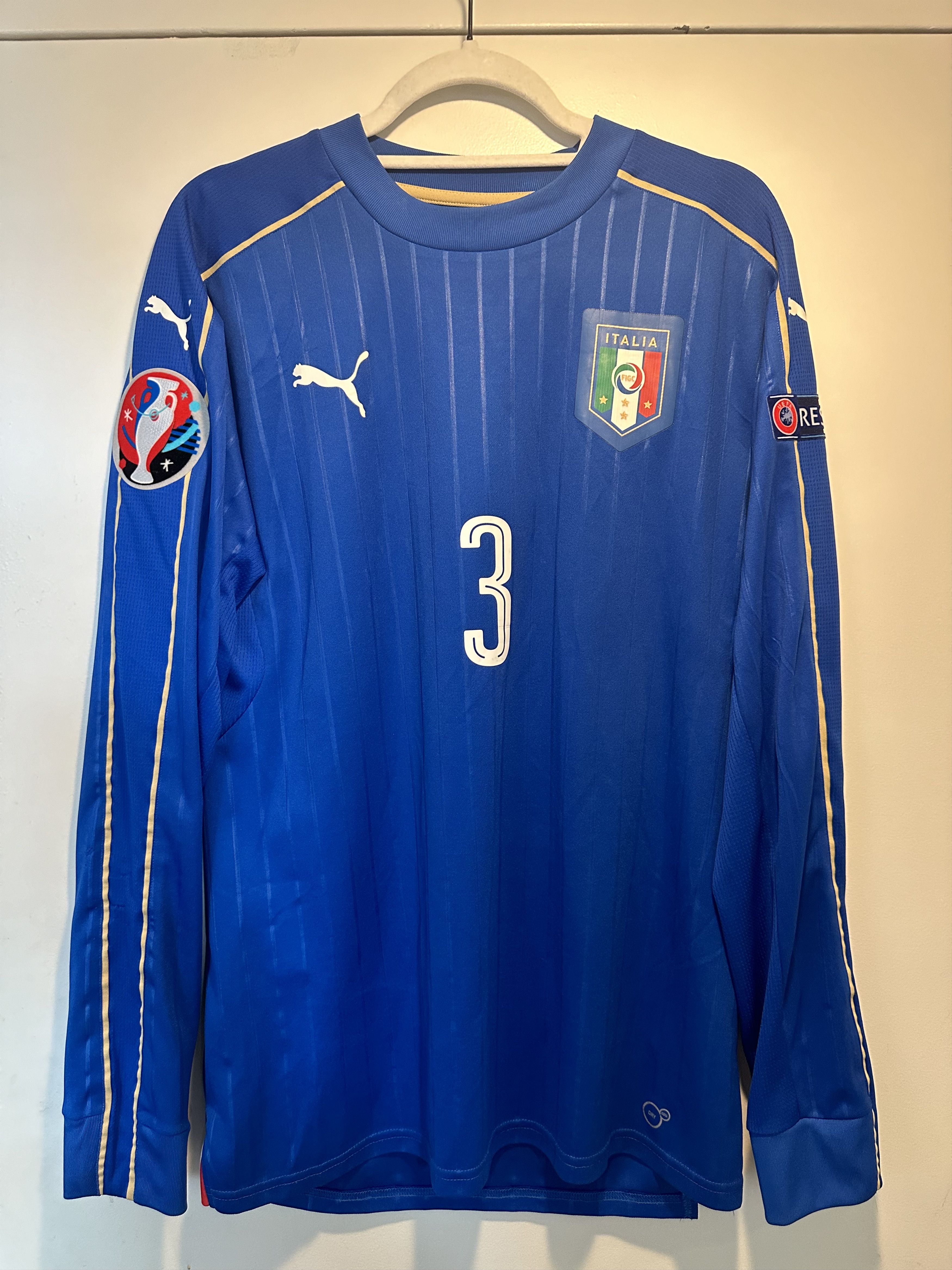 Puma Chiellini #3 Italy Euro 2016 Player Version M w/ Patches l/s Size US M / EU 48-50 / 2 - 2 Thumbnail