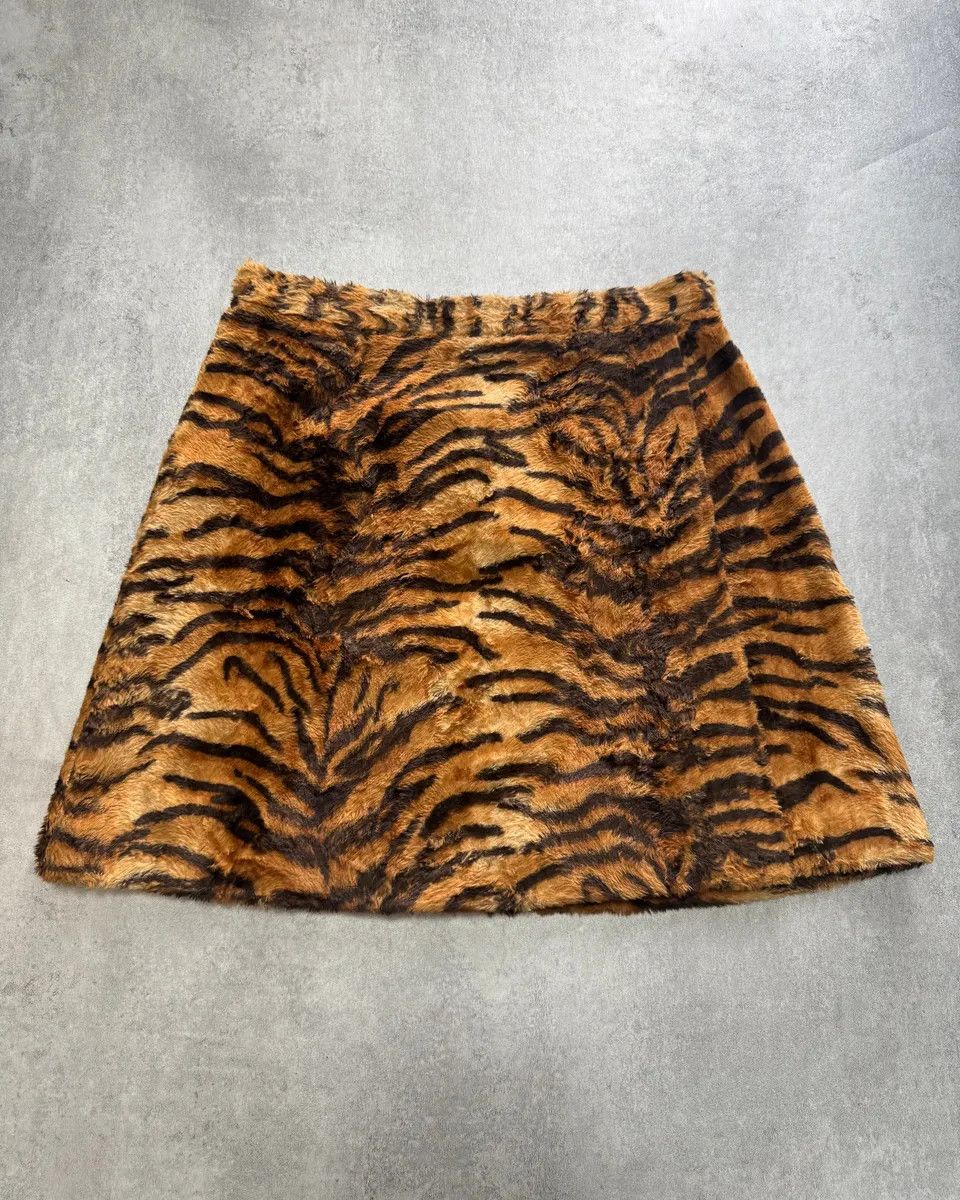 Dolce & Gabbana 2000s Dolce & Gabbana Tiger Faux Fur Skirt Size 26" / US 2 / IT 38 - 1 Thumbnail