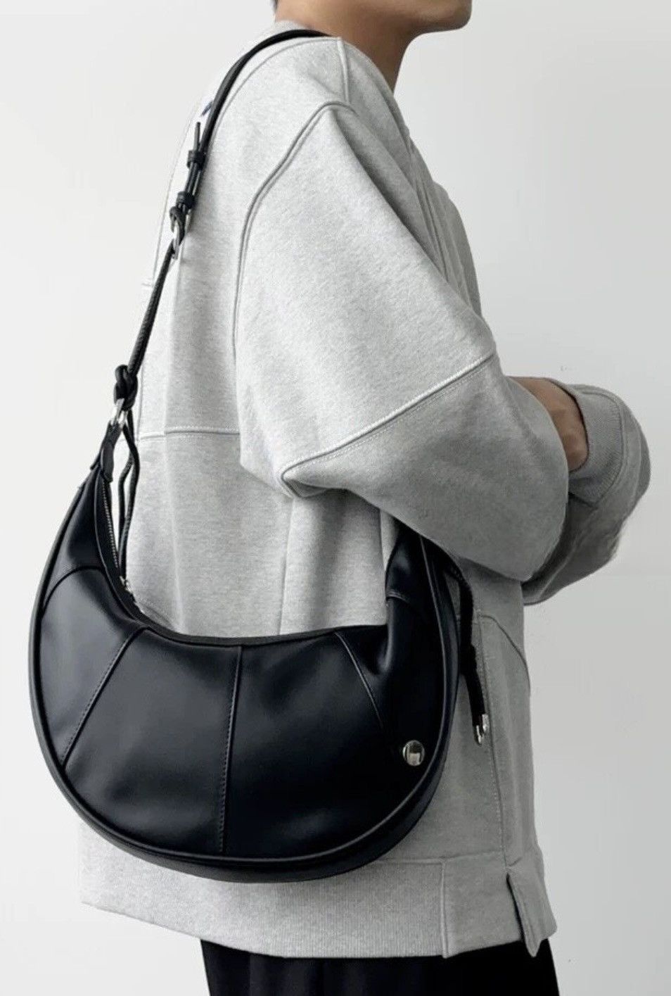 Japanese Brand × Vintage Outdoor retro faux leather curved hobo bag shoulder bag Size ONE SIZE - 4 Thumbnail