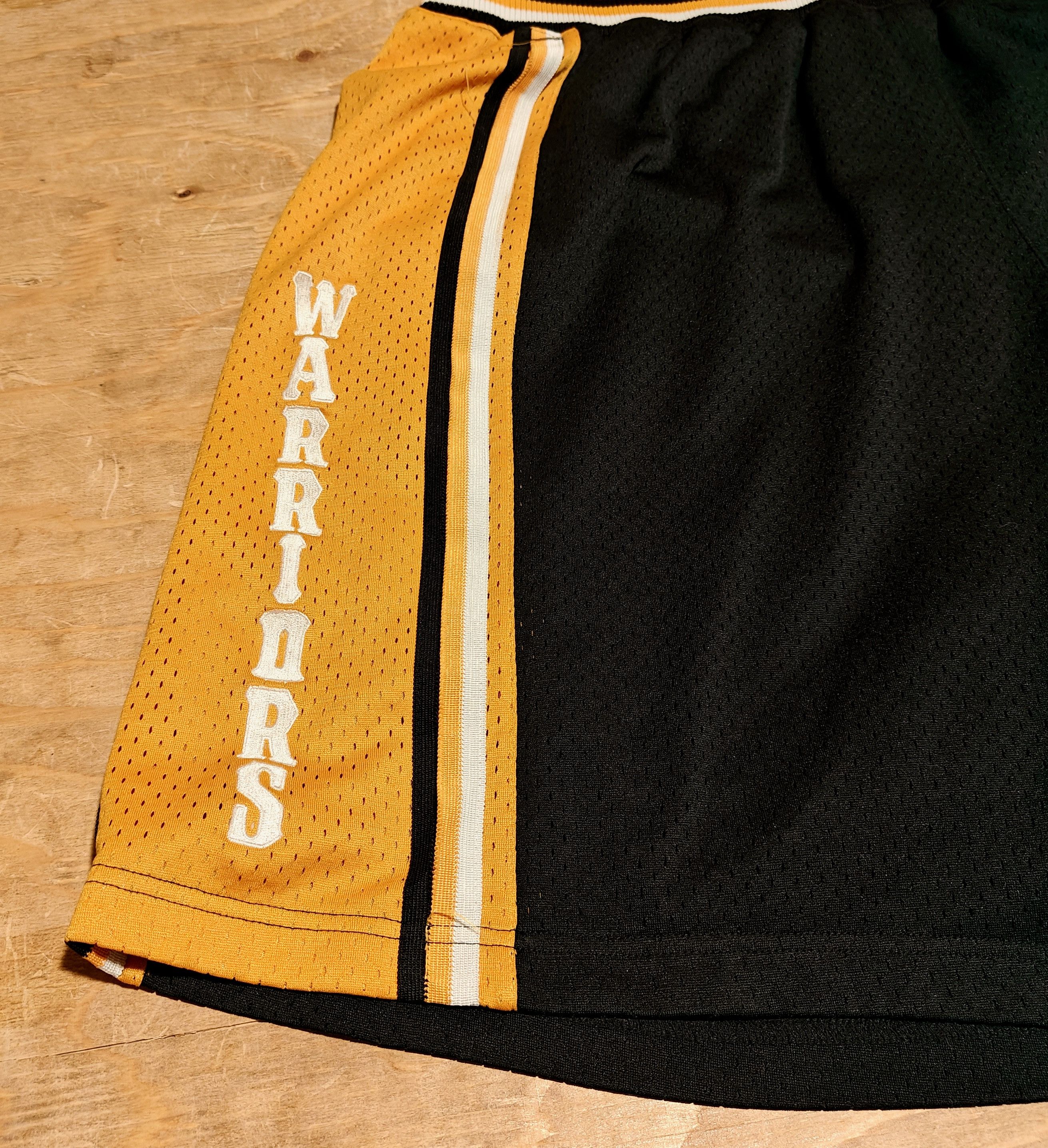 NBA × Nike × Vintage Vtg 90s Nike Golden State Warriors NBA Basketball shorts Size US 38 / EU 54 - 2 Thumbnail