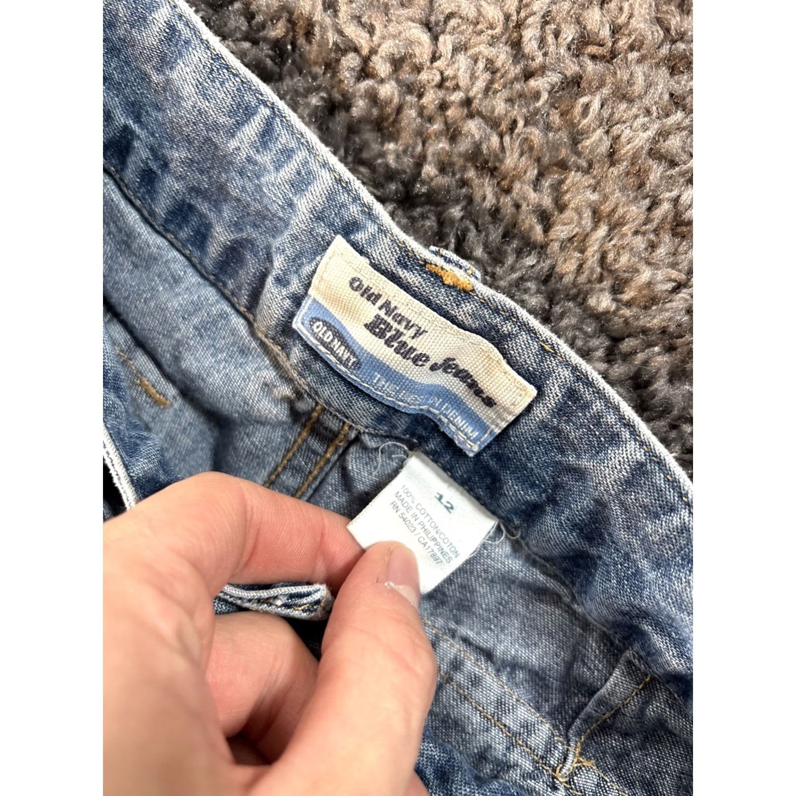 American Eagle Outfitters VINTAGE Old Navy Denim Shorts Womens 24 Low Rise Front Pocket Light Wash 3 in Inseam 100% Cotton Casual Size 42" / US 20 - 5 Thumbnail