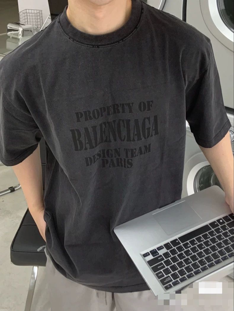 Balenciaga Balenciaga Logo Letter Signature Washed Worn Crew Neck T-S Size US S / EU 44-46 / 1 - 2 Thumbnail