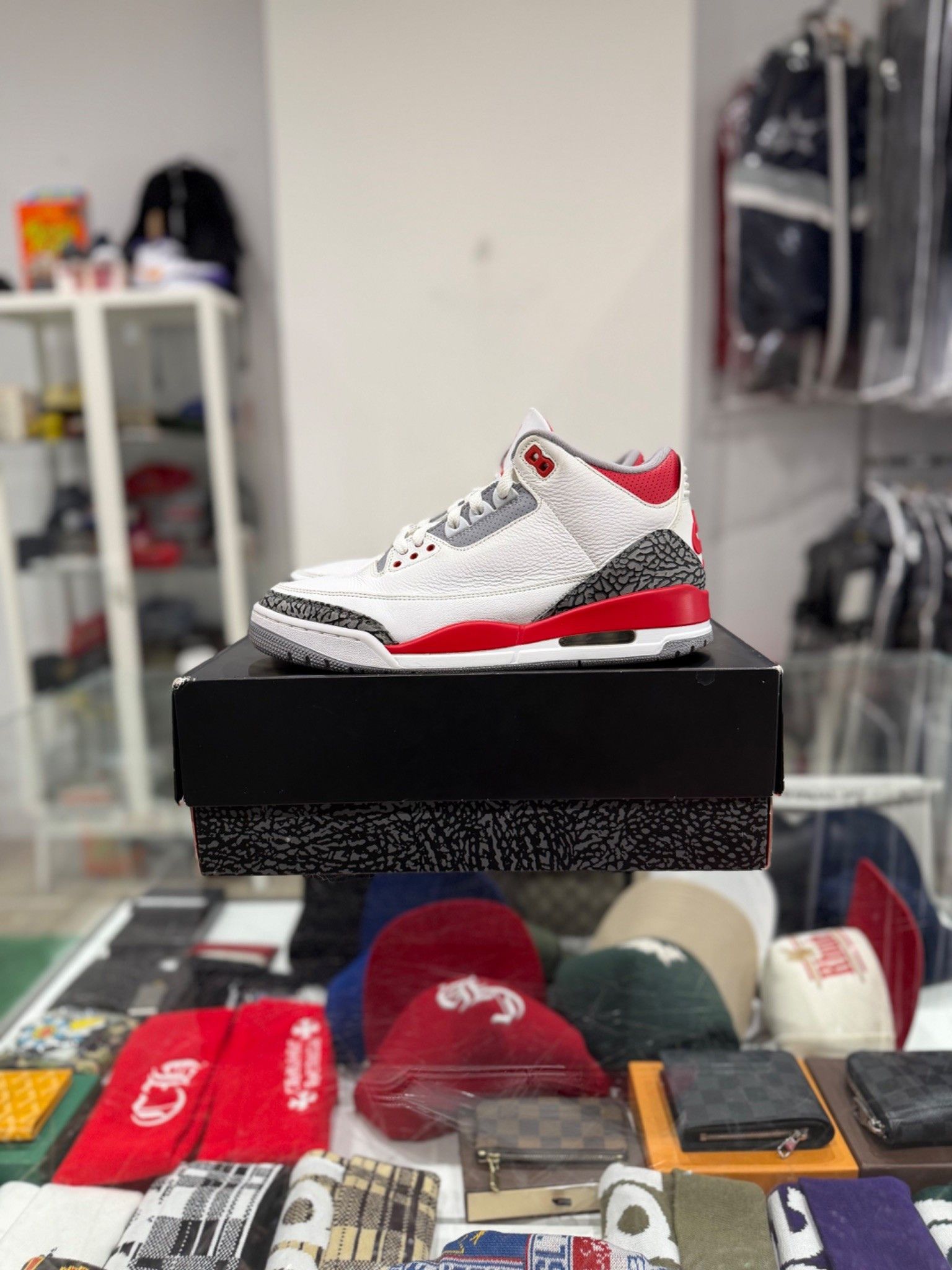 Jordan Brand Jordan 3 Fire Red (2022) Size US 9.5 / EU 42-43 - 2 Thumbnail