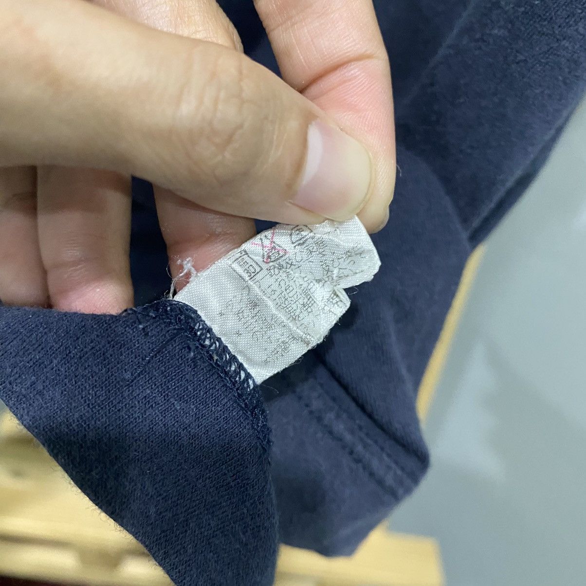Issey Miyake Vintage Issey Miyake Men Navy Blue V-Neck T-Shirt Size US M / EU 48-50 / 2 - 9 Thumbnail