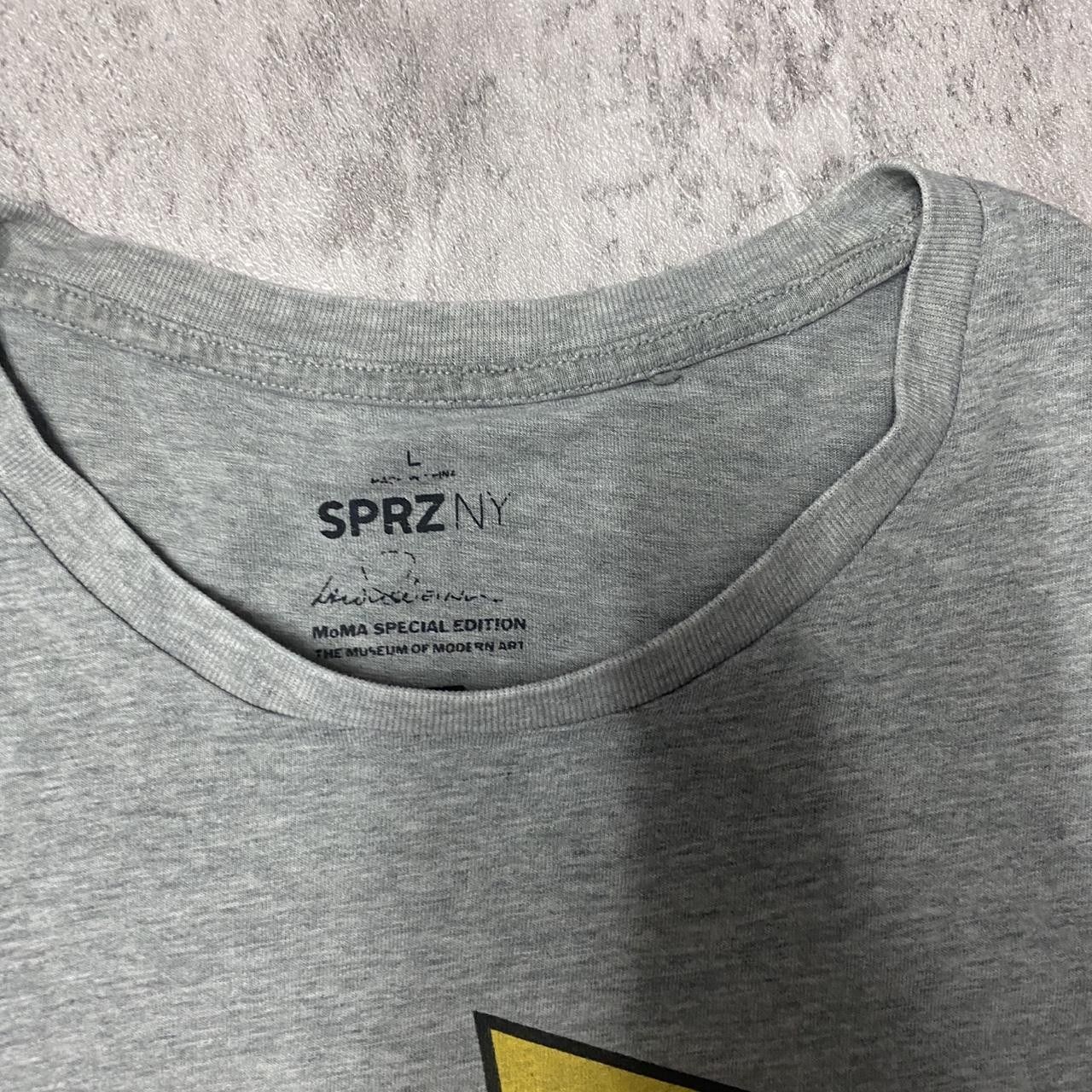 Other Grey graphic t-shirt with yellow arrow, Size US L / EU 52-54 / 3 - 3 Thumbnail