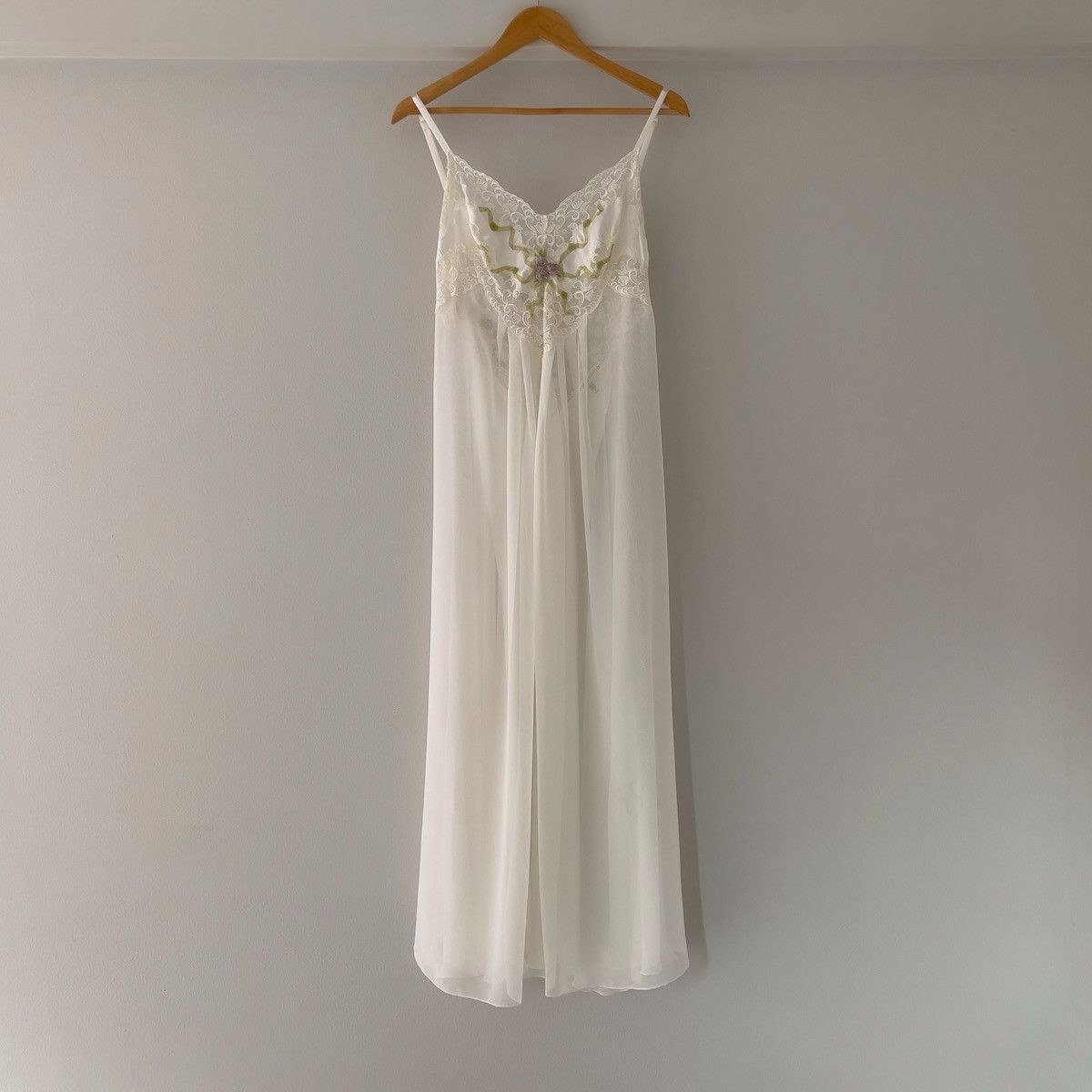 Victoria's Secret × Vintage Romantic White Chiffon Sheer Slip Gown (S-M) Size M / US 6-8 / IT 42-44 - 12 Thumbnail