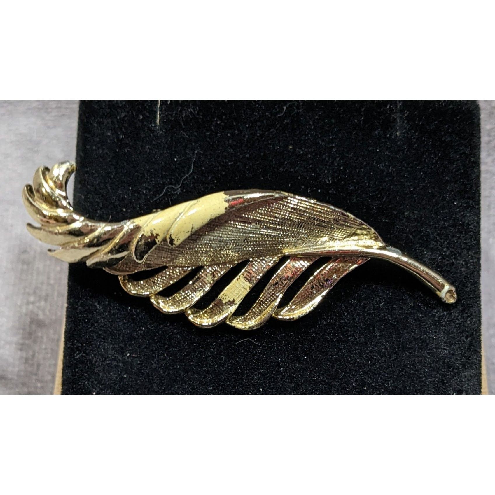 Other Vintage Gerry's Gold Tone Feather Pin With Cream Enamel Size ONE SIZE - 4 Thumbnail