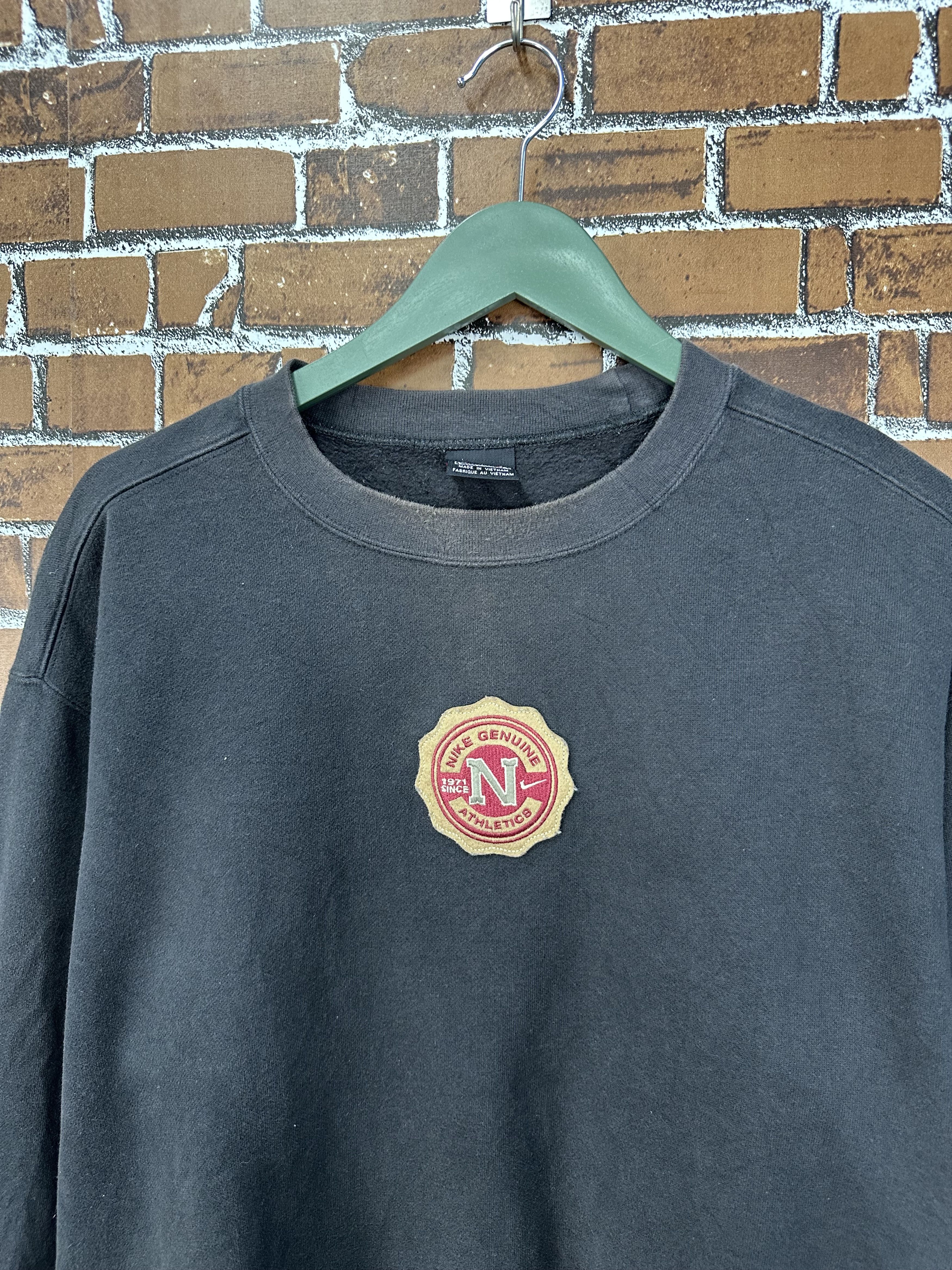 Nike Vintage Faded Nike Athletic Center Logo Crewneck Z467 Size US L / EU 52-54 / 3 - 3 Thumbnail