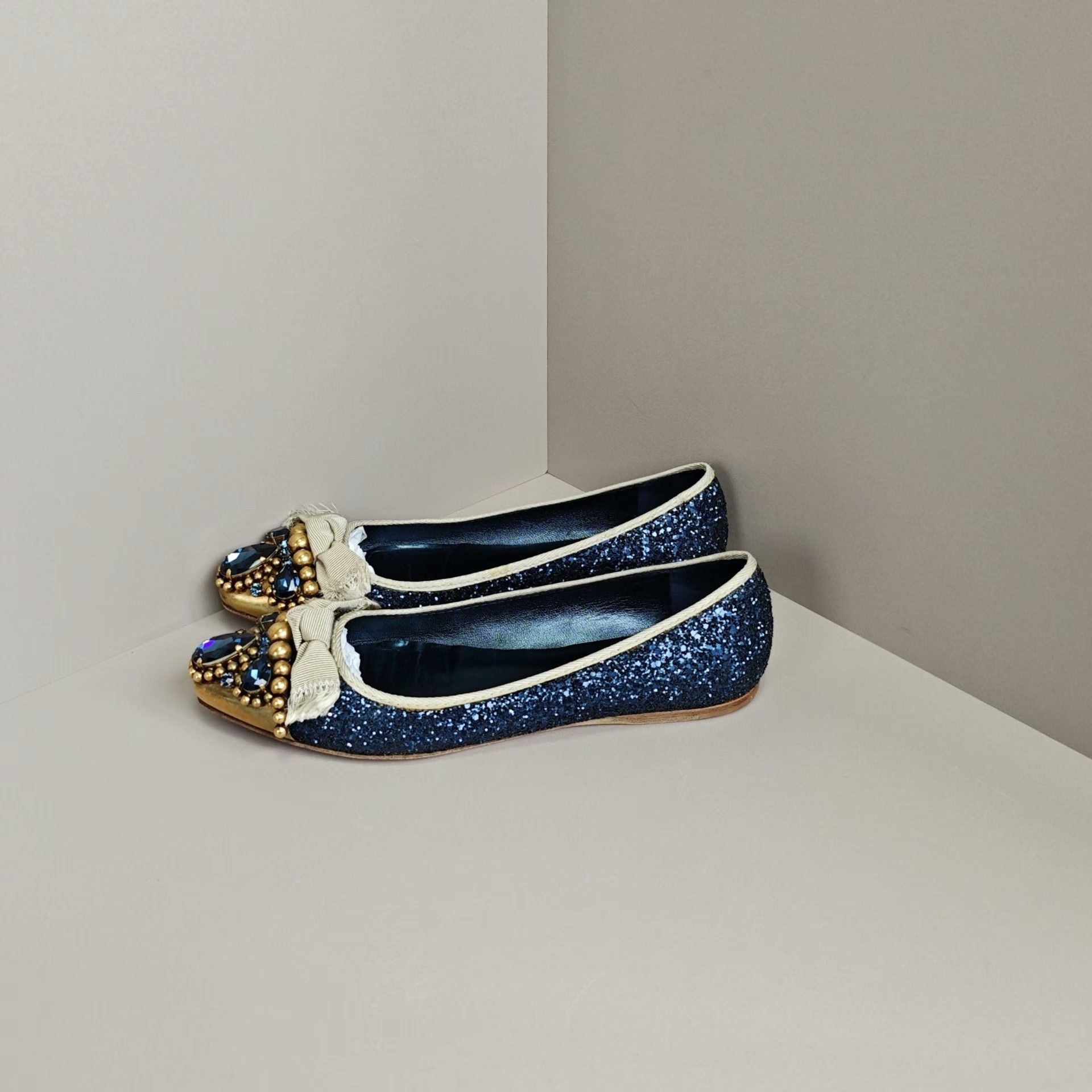 Miu Miu Miu Miu Casual Lowtop Sneakers us_6 Women Size US 6 / IT 36 - 1 Thumbnail