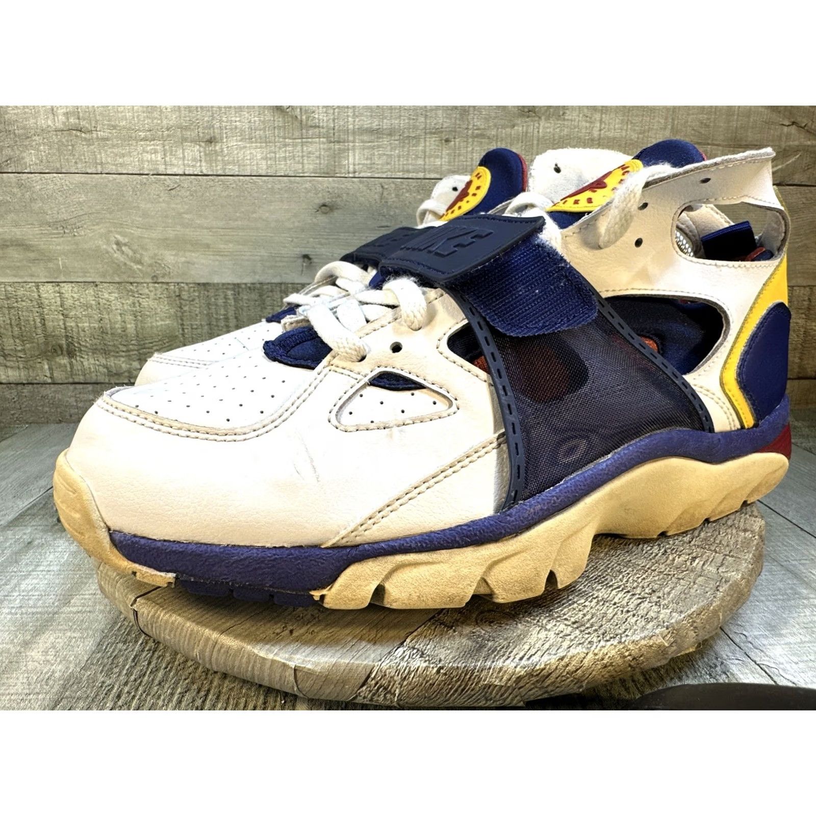 Nike Nike Huarache Trainer Sneaker Retro 2019 OG Size 10.5 White Mens Size US 11 / EU 44 - 3 Thumbnail