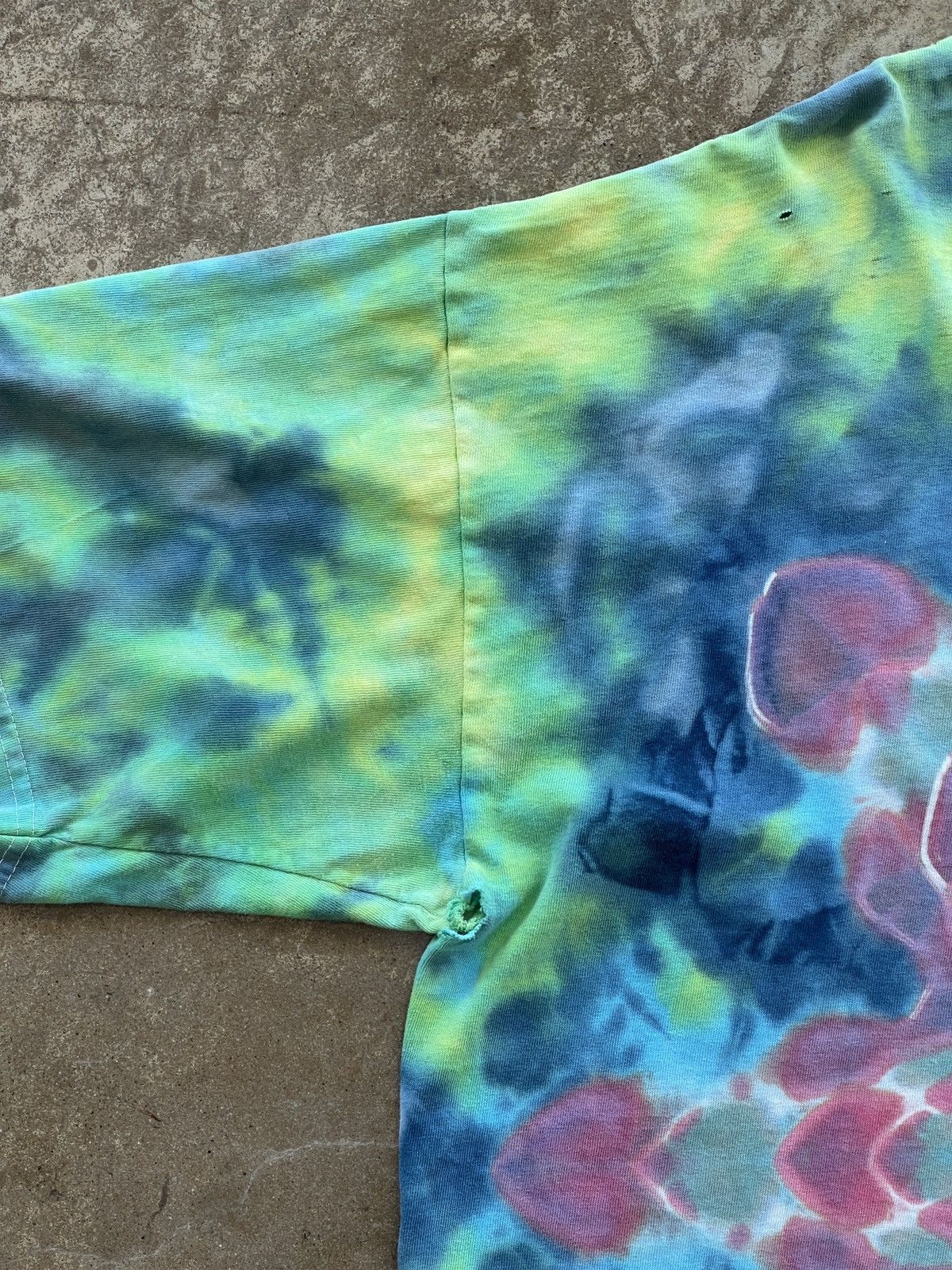 Vintage Vintage 90s Thrashed Heat Spot Tie Dye Patterned Tee 2XL Size US XXL / EU 58 / 5 - 8 Thumbnail