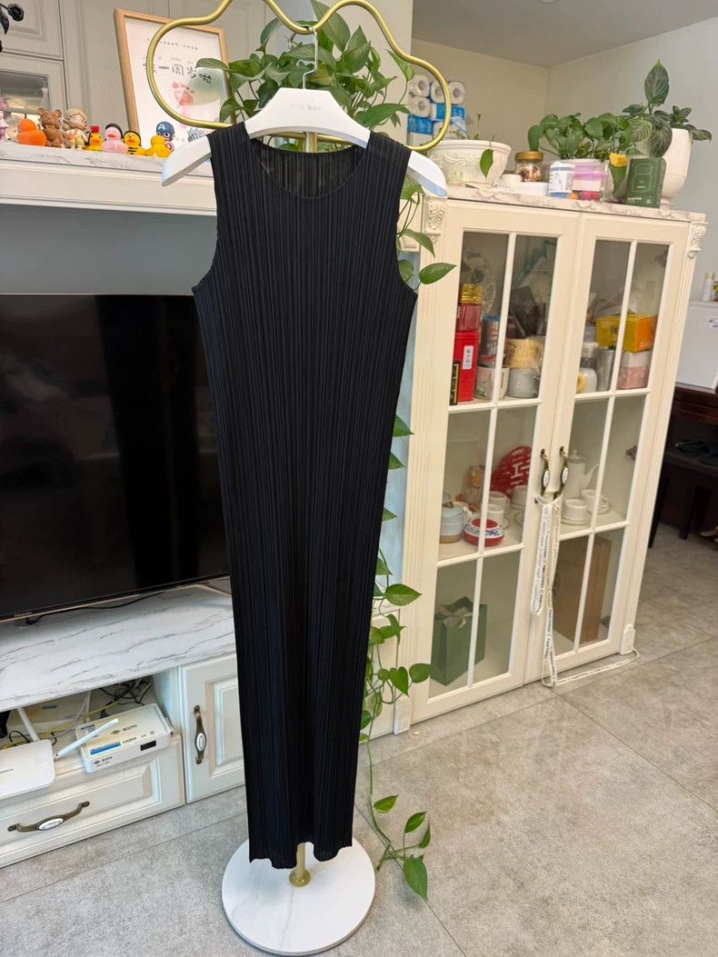 Issey Miyake Issey Miyake size:5 black dress Size XS / US 0-2 / IT 36-38 - 2 Thumbnail