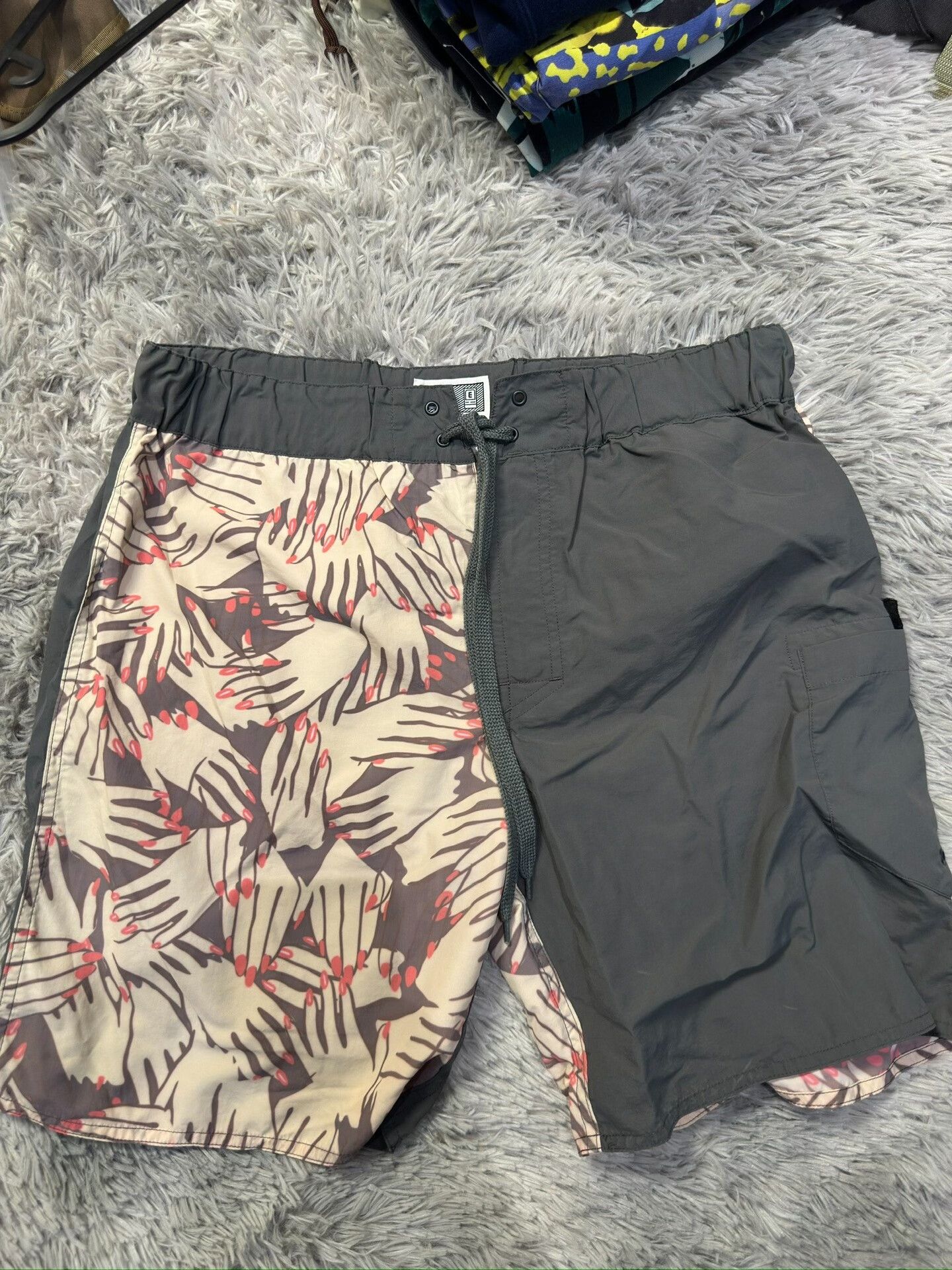 Cav Empt C.E/CAVEMPT One-Side Palm Print Shorts Size US 28 / EU 44 - 1 Thumbnail