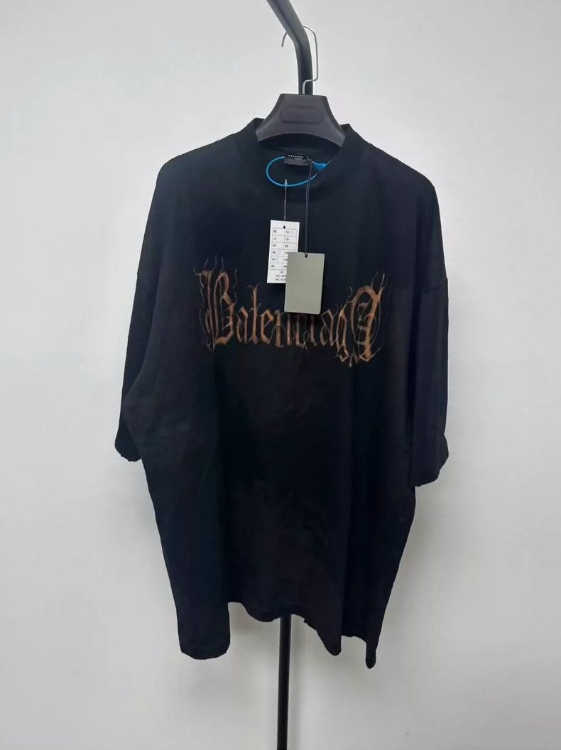 Balenciaga Balenciaga Devanagari logo clay dyed short sleeve T-shirt Size US S / EU 44-46 / 1 - 1 Thumbnail