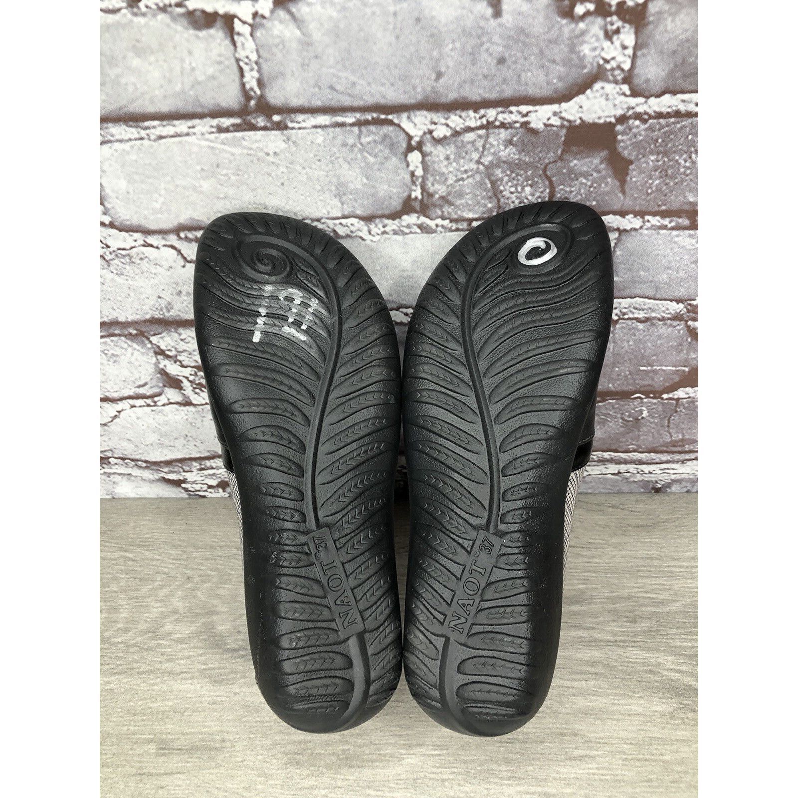 Other Naot Prescott Black Leather Grey Synthetic Comfort Casual Cl Size US 6 / IT 36 - 9 Thumbnail